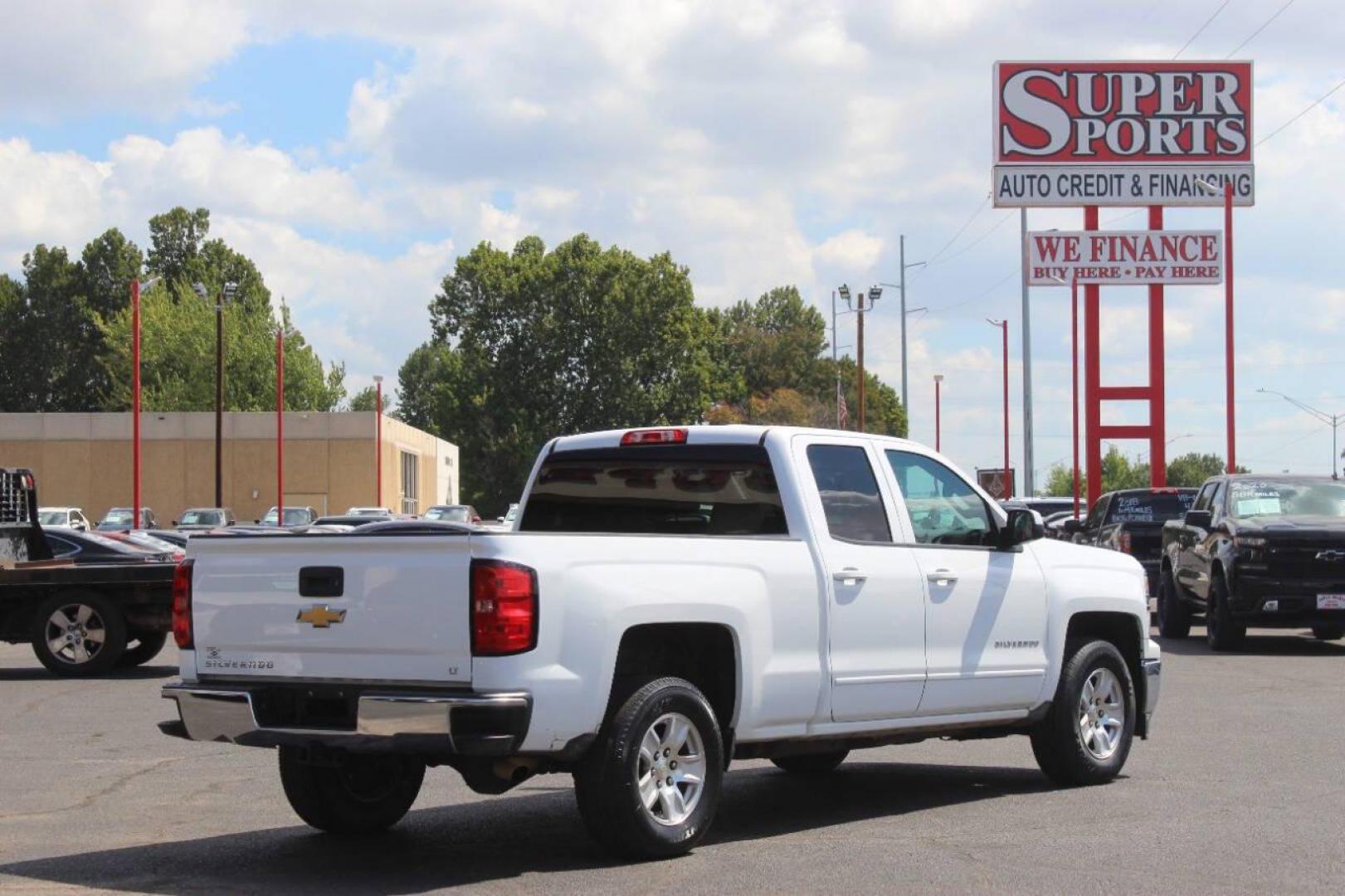 2015 White Chevrolet Silverado 1500 LT Double Cab 2WD (1GCRCREC4FZ) with an 5.3L V8 OHV 16V engine, 6-Speed Automatic transmission, located at 4301 NW 39th , Oklahoma City, OK, 73112, (405) 949-5600, 35.512135, -97.598671 - NO DRIVERS LICENCE NO-FULL COVERAGE INSURANCE-NO CREDIT CHECK. COME ON OVER TO SUPERSPORTS AND TAKE A LOOK AND TEST DRIVE. PLEASE GIVE US A CALL AT (405) 949-5600. NO LICENSIA DE MANEJAR- NO SEGURO DE COBERTURA TOTAL- NO VERIFICACCION DE CREDITO. POR FAVOR VENGAN A SUPERSPORTS, ECHE UN - Photo#3