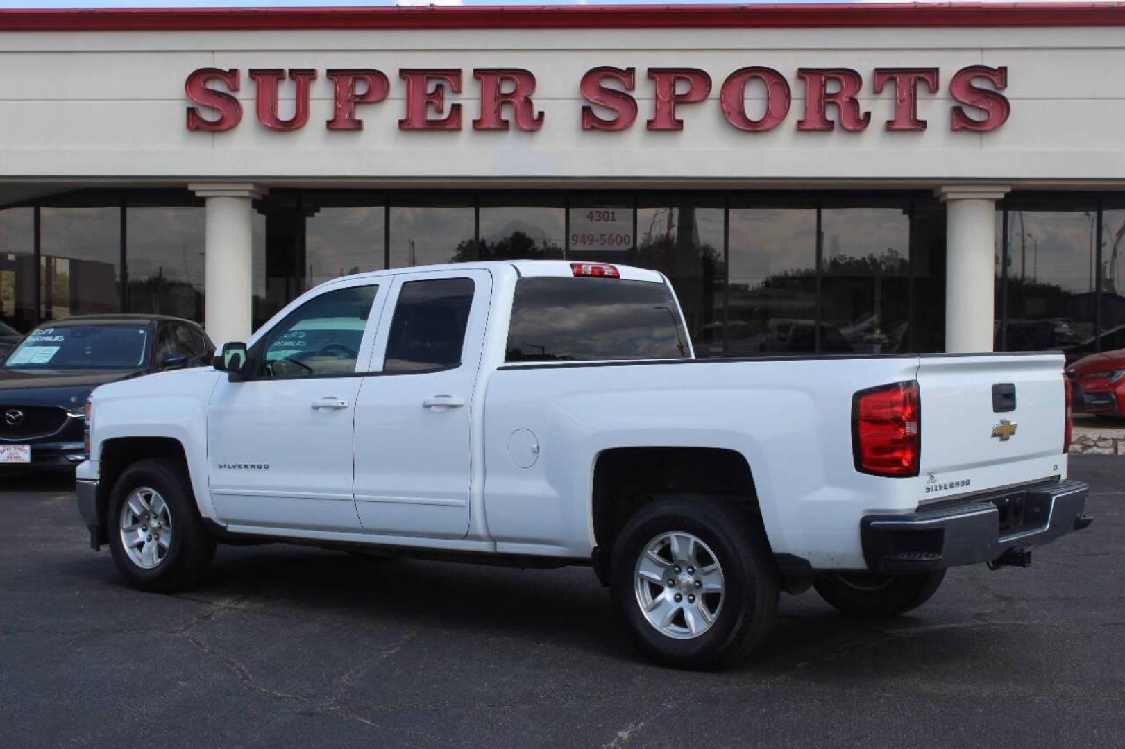 2015 White Chevrolet Silverado 1500 LT Double Cab 2WD (1GCRCREC4FZ) with an 5.3L V8 OHV 16V engine, 6-Speed Automatic transmission, located at 4301 NW 39th , Oklahoma City, OK, 73112, (405) 949-5600, 35.512135, -97.598671 - NO DRIVERS LICENCE NO-FULL COVERAGE INSURANCE-NO CREDIT CHECK. COME ON OVER TO SUPERSPORTS AND TAKE A LOOK AND TEST DRIVE. PLEASE GIVE US A CALL AT (405) 949-5600. NO LICENSIA DE MANEJAR- NO SEGURO DE COBERTURA TOTAL- NO VERIFICACCION DE CREDITO. POR FAVOR VENGAN A SUPERSPORTS, ECHE UN - Photo#4