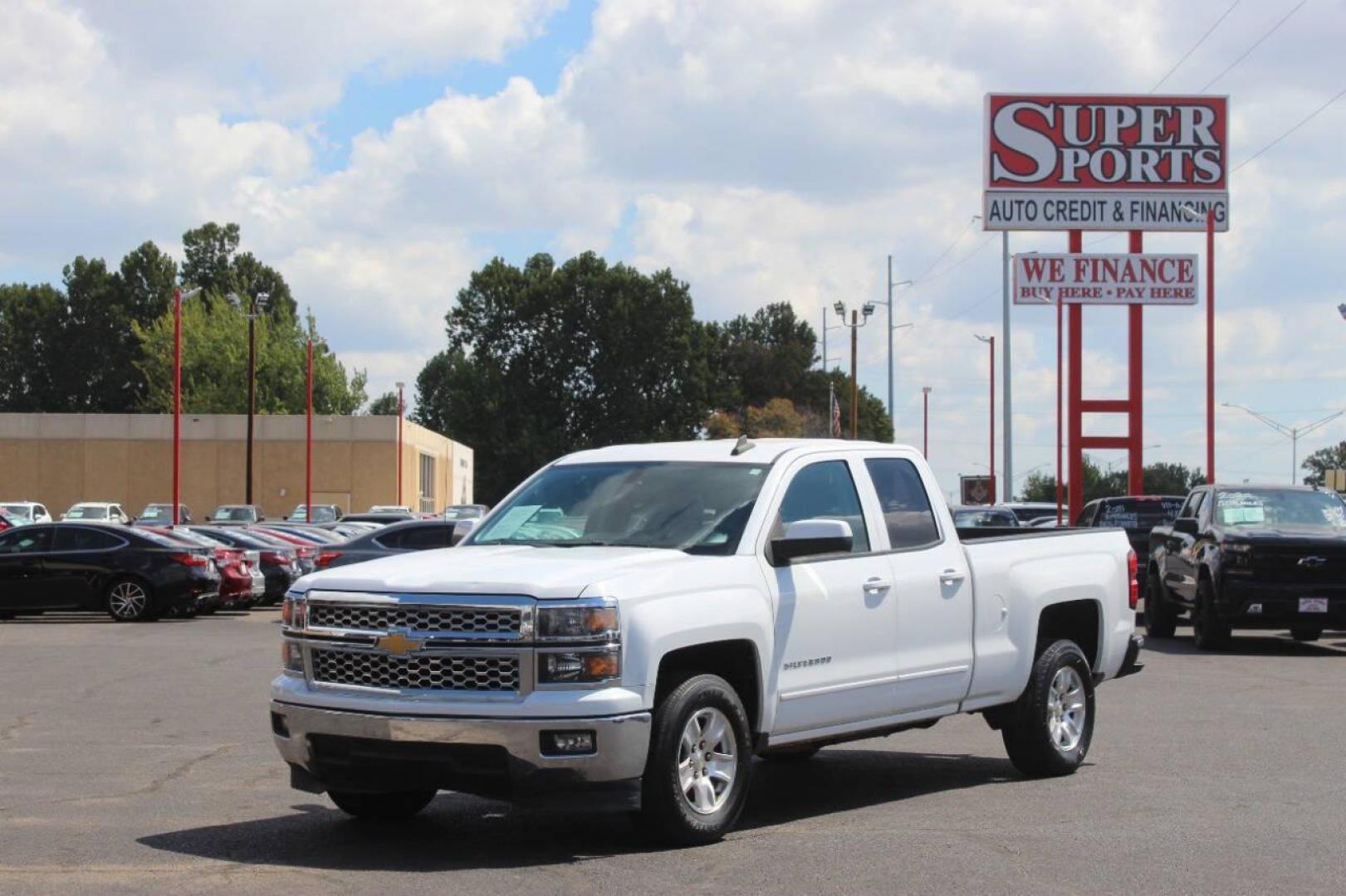 2015 White Chevrolet Silverado 1500 LT Double Cab 2WD (1GCRCREC4FZ) with an 5.3L V8 OHV 16V engine, 6-Speed Automatic transmission, located at 4301 NW 39th , Oklahoma City, OK, 73112, (405) 949-5600, 35.512135, -97.598671 - NO DRIVERS LICENCE NO-FULL COVERAGE INSURANCE-NO CREDIT CHECK. COME ON OVER TO SUPERSPORTS AND TAKE A LOOK AND TEST DRIVE. PLEASE GIVE US A CALL AT (405) 949-5600. NO LICENSIA DE MANEJAR- NO SEGURO DE COBERTURA TOTAL- NO VERIFICACCION DE CREDITO. POR FAVOR VENGAN A SUPERSPORTS, ECHE UN - Photo#6