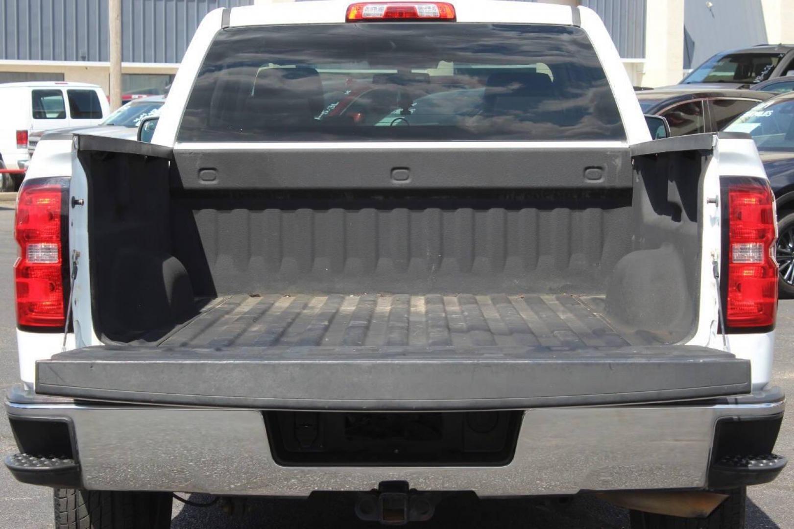 2015 White Chevrolet Silverado 1500 LT Double Cab 2WD (1GCRCREC4FZ) with an 5.3L V8 OHV 16V engine, 6-Speed Automatic transmission, located at 4301 NW 39th , Oklahoma City, OK, 73112, (405) 949-5600, 35.512135, -97.598671 - NO DRIVERS LICENCE NO-FULL COVERAGE INSURANCE-NO CREDIT CHECK. COME ON OVER TO SUPERSPORTS AND TAKE A LOOK AND TEST DRIVE. PLEASE GIVE US A CALL AT (405) 949-5600. NO LICENSIA DE MANEJAR- NO SEGURO DE COBERTURA TOTAL- NO VERIFICACCION DE CREDITO. POR FAVOR VENGAN A SUPERSPORTS, ECHE UN - Photo#7