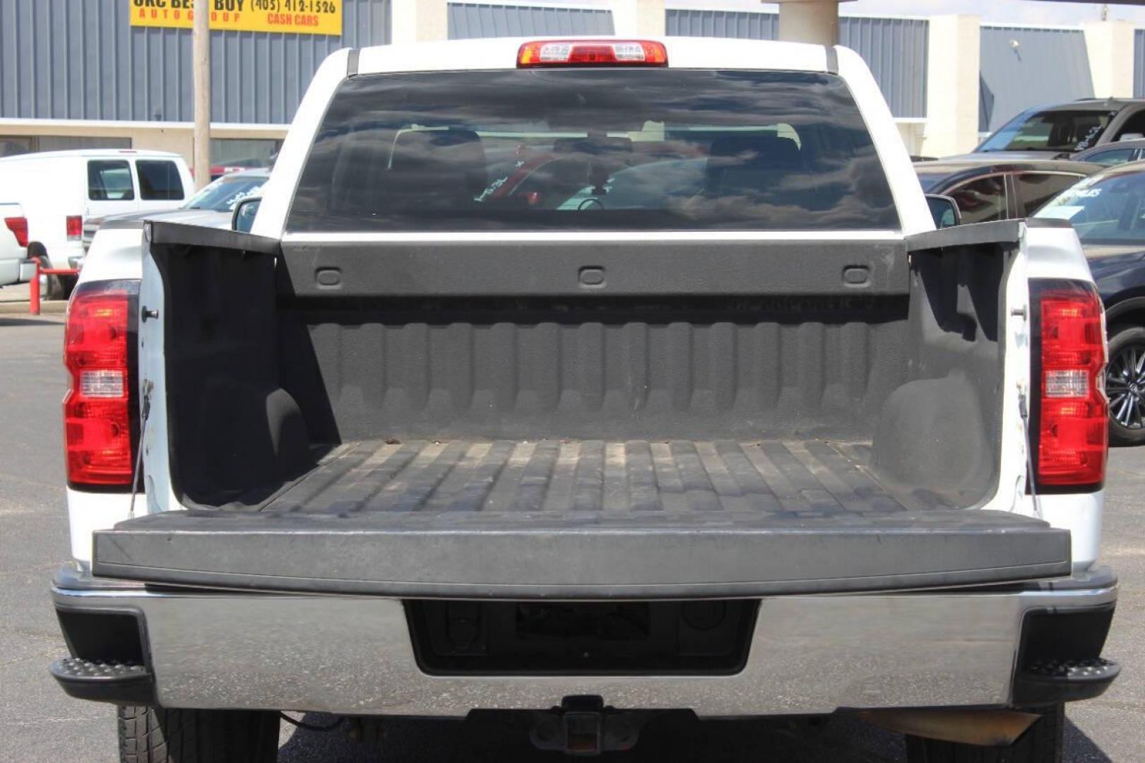 2015 White Chevrolet Silverado 1500 LT Double Cab 2WD (1GCRCREC4FZ) with an 5.3L V8 OHV 16V engine, 6-Speed Automatic transmission, located at 4301 NW 39th , Oklahoma City, OK, 73112, (405) 949-5600, 35.512135, -97.598671 - NO DRIVERS LICENCE NO-FULL COVERAGE INSURANCE-NO CREDIT CHECK. COME ON OVER TO SUPERSPORTS AND TAKE A LOOK AND TEST DRIVE. PLEASE GIVE US A CALL AT (405) 949-5600. NO LICENSIA DE MANEJAR- NO SEGURO DE COBERTURA TOTAL- NO VERIFICACCION DE CREDITO. POR FAVOR VENGAN A SUPERSPORTS, ECHE UN - Photo#8