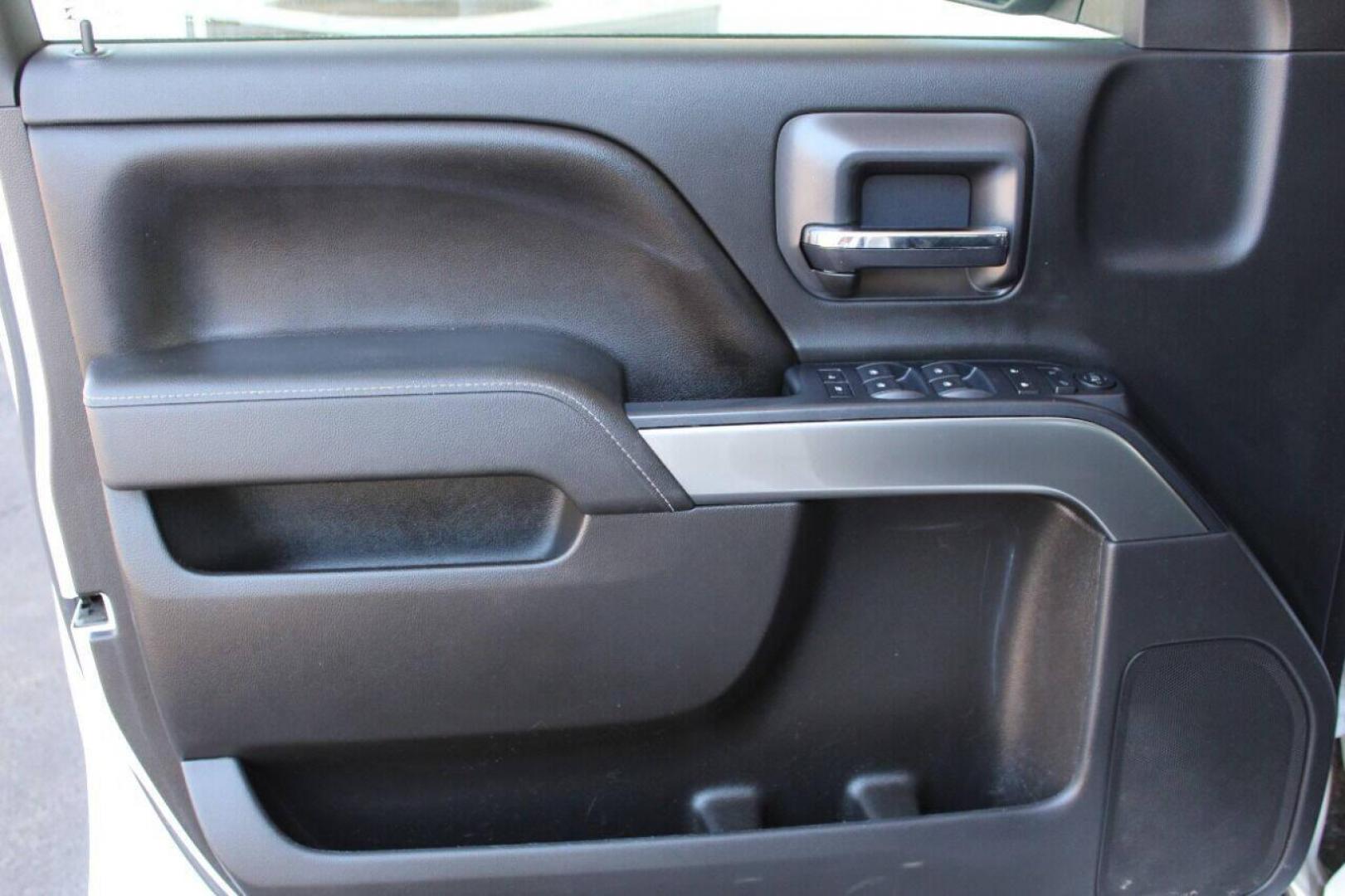 2015 White Chevrolet Silverado 1500 LT Double Cab 2WD (1GCRCREC4FZ) with an 5.3L V8 OHV 16V engine, 6-Speed Automatic transmission, located at 4301 NW 39th , Oklahoma City, OK, 73112, (405) 949-5600, 35.512135, -97.598671 - NO DRIVERS LICENCE NO-FULL COVERAGE INSURANCE-NO CREDIT CHECK. COME ON OVER TO SUPERSPORTS AND TAKE A LOOK AND TEST DRIVE. PLEASE GIVE US A CALL AT (405) 949-5600. NO LICENSIA DE MANEJAR- NO SEGURO DE COBERTURA TOTAL- NO VERIFICACCION DE CREDITO. POR FAVOR VENGAN A SUPERSPORTS, ECHE UN - Photo#25