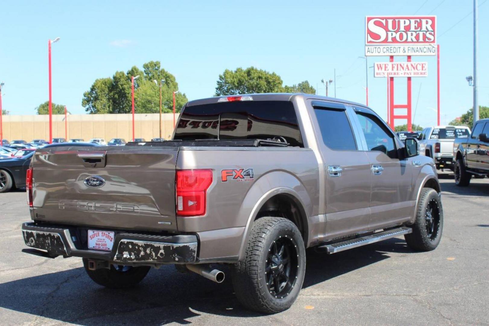 2018 Champagne Ford F-150 XLT SuperCrew 5.5-ft. Bed 4WD (1FTEW1EGXJK) with an 3.5L V6 TURBO engine, 6A transmission, located at 4301 NW 39th , Oklahoma City, OK, 73112, (405) 949-5600, 35.512135, -97.598671 - NO DRIVERS LICENCE -NO FULL COVERAGE INSURANCE - NO CREDIT CHECK. COME ON OVER TO SUPERSPORTS, TAKE A LOOK AND TEST DRIVE. PLEASE GIVE US A CALL AT (405) 949-5600. NO LICENCIA DE CONDUCIR - NO SEGURO DE COBERTURA TOTAL - NO VERIFICACION DE CREDITO. VISITENOS EN SUPERSPORTS, MIRE NUESTRO - Photo#3