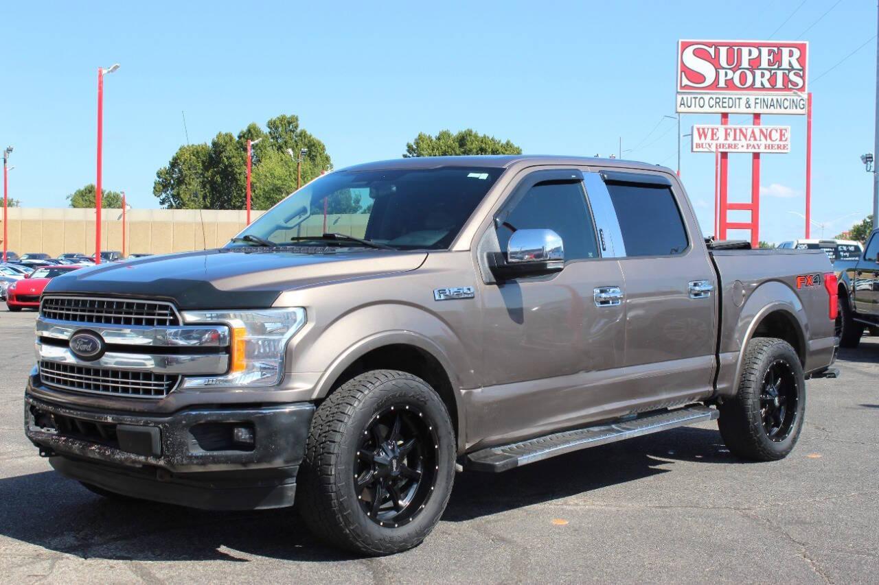 2018 Champagne Ford F-150 XLT SuperCrew 5.5-ft. Bed 4WD (1FTEW1EGXJK) with an 3.5L V6 TURBO engine, 6A transmission, located at 4301 NW 39th , Oklahoma City, OK, 73112, (405) 949-5600, 35.512135, -97.598671 - NO DRIVERS LICENCE -NO FULL COVERAGE INSURANCE - NO CREDIT CHECK. COME ON OVER TO SUPERSPORTS, TAKE A LOOK AND TEST DRIVE. PLEASE GIVE US A CALL AT (405) 949-5600. NO LICENCIA DE CONDUCIR - NO SEGURO DE COBERTURA TOTAL - NO VERIFICACION DE CREDITO. VISITENOS EN SUPERSPORTS, MIRE NUESTRO - Photo#6