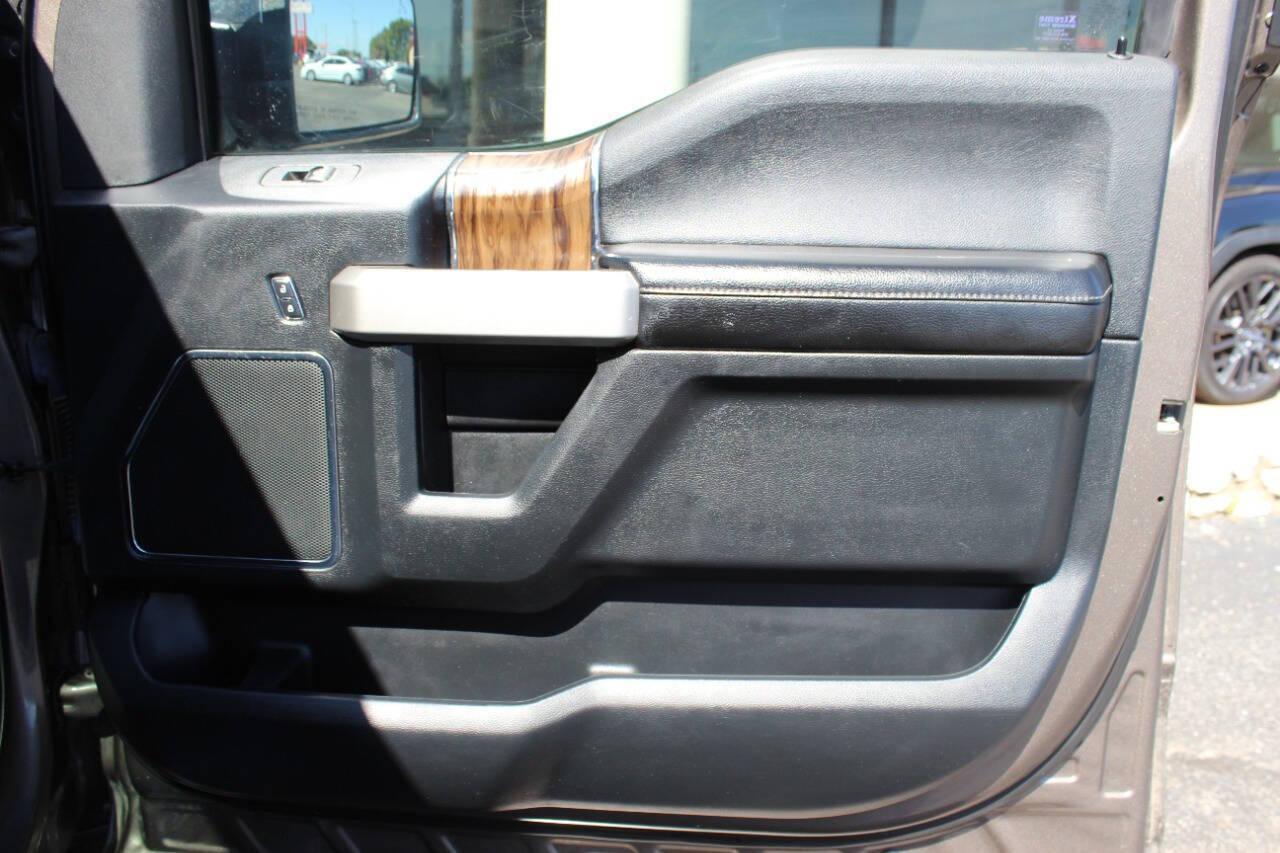 2018 Champagne Ford F-150 XLT SuperCrew 5.5-ft. Bed 4WD (1FTEW1EGXJK) with an 3.5L V6 TURBO engine, 6A transmission, located at 4301 NW 39th , Oklahoma City, OK, 73112, (405) 949-5600, 35.512135, -97.598671 - NO DRIVERS LICENCE -NO FULL COVERAGE INSURANCE - NO CREDIT CHECK. COME ON OVER TO SUPERSPORTS, TAKE A LOOK AND TEST DRIVE. PLEASE GIVE US A CALL AT (405) 949-5600. NO LICENCIA DE CONDUCIR - NO SEGURO DE COBERTURA TOTAL - NO VERIFICACION DE CREDITO. VISITENOS EN SUPERSPORTS, MIRE NUESTRO - Photo#9