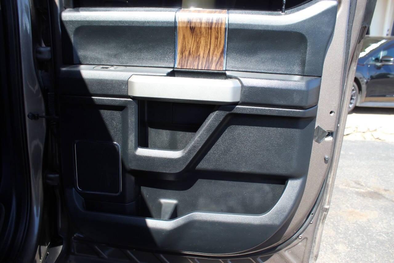 2018 Champagne Ford F-150 XLT SuperCrew 5.5-ft. Bed 4WD (1FTEW1EGXJK) with an 3.5L V6 TURBO engine, 6A transmission, located at 4301 NW 39th , Oklahoma City, OK, 73112, (405) 949-5600, 35.512135, -97.598671 - NO DRIVERS LICENCE -NO FULL COVERAGE INSURANCE - NO CREDIT CHECK. COME ON OVER TO SUPERSPORTS, TAKE A LOOK AND TEST DRIVE. PLEASE GIVE US A CALL AT (405) 949-5600. NO LICENCIA DE CONDUCIR - NO SEGURO DE COBERTURA TOTAL - NO VERIFICACION DE CREDITO. VISITENOS EN SUPERSPORTS, MIRE NUESTRO - Photo#11