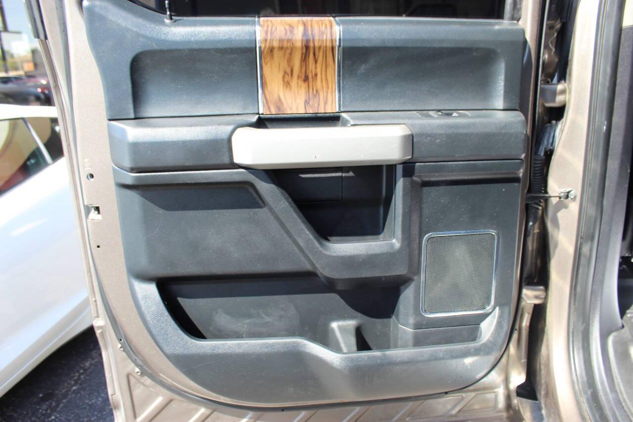 2018 Champagne Ford F-150 XLT SuperCrew 5.5-ft. Bed 4WD (1FTEW1EGXJK) with an 3.5L V6 TURBO engine, 6A transmission, located at 4301 NW 39th , Oklahoma City, OK, 73112, (405) 949-5600, 35.512135, -97.598671 - NO DRIVERS LICENCE -NO FULL COVERAGE INSURANCE - NO CREDIT CHECK. COME ON OVER TO SUPERSPORTS, TAKE A LOOK AND TEST DRIVE. PLEASE GIVE US A CALL AT (405) 949-5600. NO LICENCIA DE CONDUCIR - NO SEGURO DE COBERTURA TOTAL - NO VERIFICACION DE CREDITO. VISITENOS EN SUPERSPORTS, MIRE NUESTRO - Photo#13