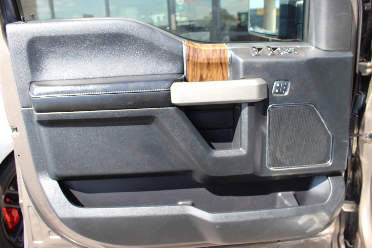 2018 Champagne Ford F-150 XLT SuperCrew 5.5-ft. Bed 4WD (1FTEW1EGXJK) with an 3.5L V6 TURBO engine, 6A transmission, located at 4301 NW 39th , Oklahoma City, OK, 73112, (405) 949-5600, 35.512135, -97.598671 - NO DRIVERS LICENCE -NO FULL COVERAGE INSURANCE - NO CREDIT CHECK. COME ON OVER TO SUPERSPORTS, TAKE A LOOK AND TEST DRIVE. PLEASE GIVE US A CALL AT (405) 949-5600. NO LICENCIA DE CONDUCIR - NO SEGURO DE COBERTURA TOTAL - NO VERIFICACION DE CREDITO. VISITENOS EN SUPERSPORTS, MIRE NUESTRO - Photo#15