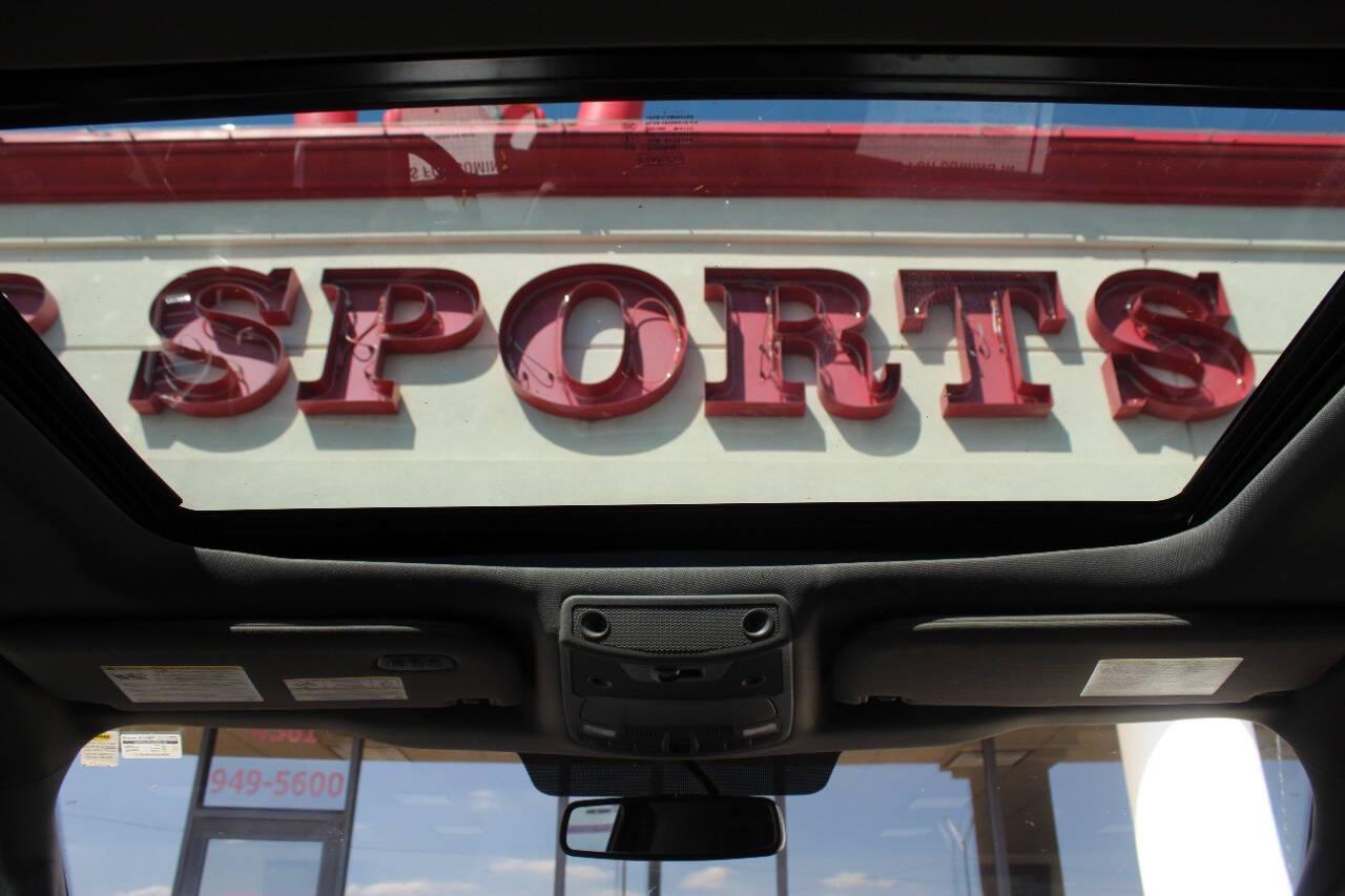 2018 Champagne Ford F-150 XLT SuperCrew 5.5-ft. Bed 4WD (1FTEW1EGXJK) with an 3.5L V6 TURBO engine, 6A transmission, located at 4301 NW 39th , Oklahoma City, OK, 73112, (405) 949-5600, 35.512135, -97.598671 - NO DRIVERS LICENCE -NO FULL COVERAGE INSURANCE - NO CREDIT CHECK. COME ON OVER TO SUPERSPORTS, TAKE A LOOK AND TEST DRIVE. PLEASE GIVE US A CALL AT (405) 949-5600. NO LICENCIA DE CONDUCIR - NO SEGURO DE COBERTURA TOTAL - NO VERIFICACION DE CREDITO. VISITENOS EN SUPERSPORTS, MIRE NUESTRO - Photo#17