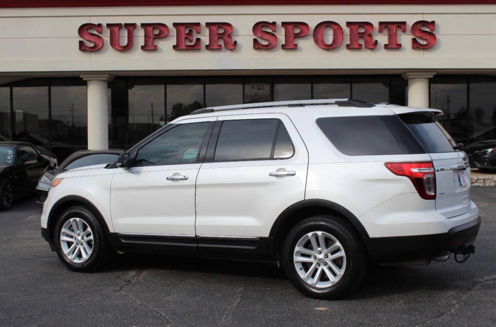 2014 White Ford Explorer XLT FWD (1FM5K7D89EG) with an 3.5L V6 DOHC 24V engine, 6-Speed Automatic transmission, located at 4301 NW 39th , Oklahoma City, OK, 73112, (405) 949-5600, 35.512135, -97.598671 - NO DRIVERS LICENCE -NO FULL COVERAGE INSURANCE - NO CREDIT CHECK. COME ON OVER TO SUPERSPORTS, TAKE A LOOK AND TEST DRIVE. PLEASE GIVE US A CALL AT (405) 949-5600. NO LICENCIA DE CONDUCIR - NO SEGURO DE COBERTURA TOTAL - NO VERIFICACION DE CREDITO. VISITENOS EN SUPERSPORTS, MIRE - Photo#5