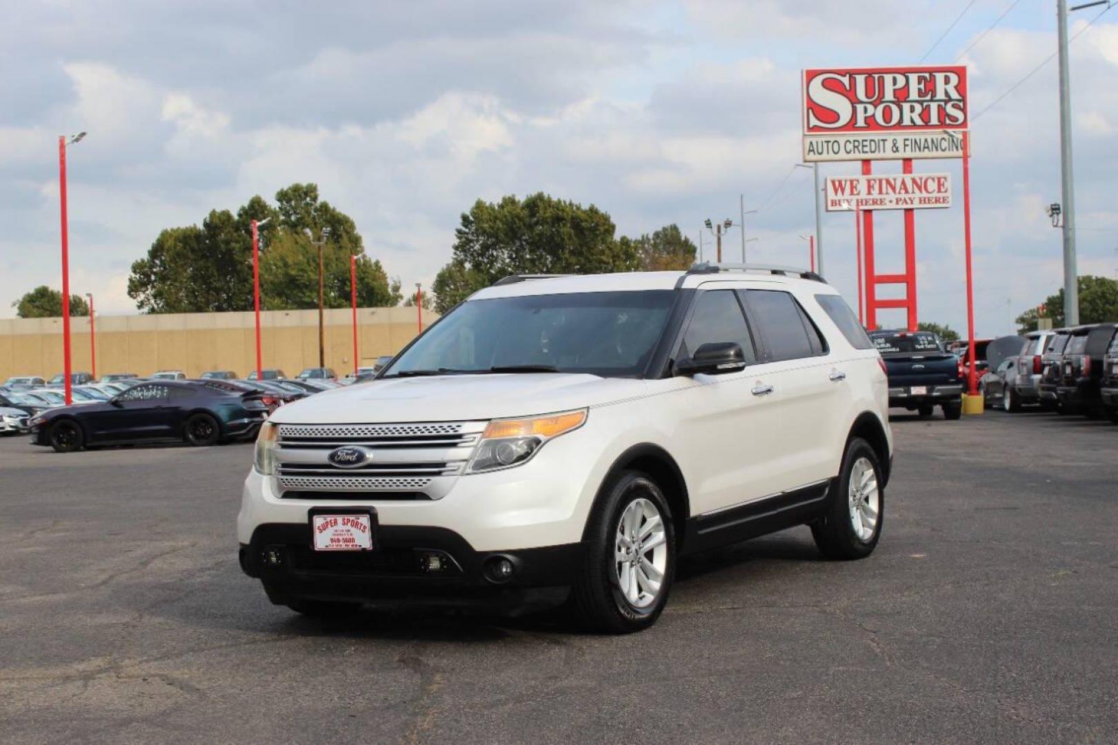 2014 White Ford Explorer XLT FWD (1FM5K7D89EG) with an 3.5L V6 DOHC 24V engine, 6-Speed Automatic transmission, located at 4301 NW 39th , Oklahoma City, OK, 73112, (405) 949-5600, 35.512135, -97.598671 - NO DRIVERS LICENCE -NO FULL COVERAGE INSURANCE - NO CREDIT CHECK. COME ON OVER TO SUPERSPORTS, TAKE A LOOK AND TEST DRIVE. PLEASE GIVE US A CALL AT (405) 949-5600. NO LICENCIA DE CONDUCIR - NO SEGURO DE COBERTURA TOTAL - NO VERIFICACION DE CREDITO. VISITENOS EN SUPERSPORTS, MIRE - Photo#6