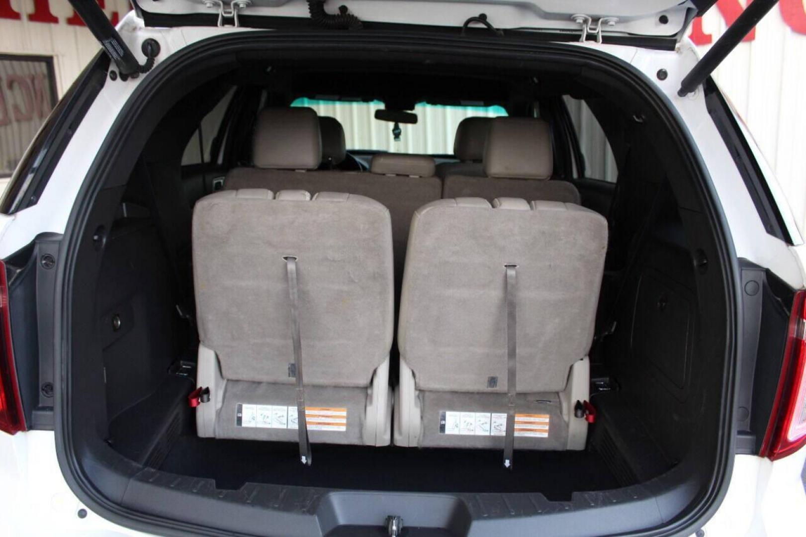 2014 White Ford Explorer XLT FWD (1FM5K7D89EG) with an 3.5L V6 DOHC 24V engine, 6-Speed Automatic transmission, located at 4301 NW 39th , Oklahoma City, OK, 73112, (405) 949-5600, 35.512135, -97.598671 - NO DRIVERS LICENCE -NO FULL COVERAGE INSURANCE - NO CREDIT CHECK. COME ON OVER TO SUPERSPORTS, TAKE A LOOK AND TEST DRIVE. PLEASE GIVE US A CALL AT (405) 949-5600. NO LICENCIA DE CONDUCIR - NO SEGURO DE COBERTURA TOTAL - NO VERIFICACION DE CREDITO. VISITENOS EN SUPERSPORTS, MIRE - Photo#12