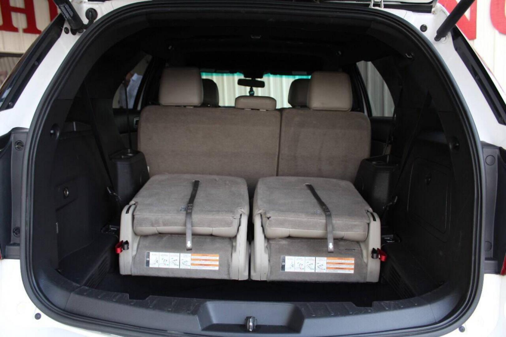 2014 White Ford Explorer XLT FWD (1FM5K7D89EG) with an 3.5L V6 DOHC 24V engine, 6-Speed Automatic transmission, located at 4301 NW 39th , Oklahoma City, OK, 73112, (405) 949-5600, 35.512135, -97.598671 - NO DRIVERS LICENCE -NO FULL COVERAGE INSURANCE - NO CREDIT CHECK. COME ON OVER TO SUPERSPORTS, TAKE A LOOK AND TEST DRIVE. PLEASE GIVE US A CALL AT (405) 949-5600. NO LICENCIA DE CONDUCIR - NO SEGURO DE COBERTURA TOTAL - NO VERIFICACION DE CREDITO. VISITENOS EN SUPERSPORTS, MIRE - Photo#13