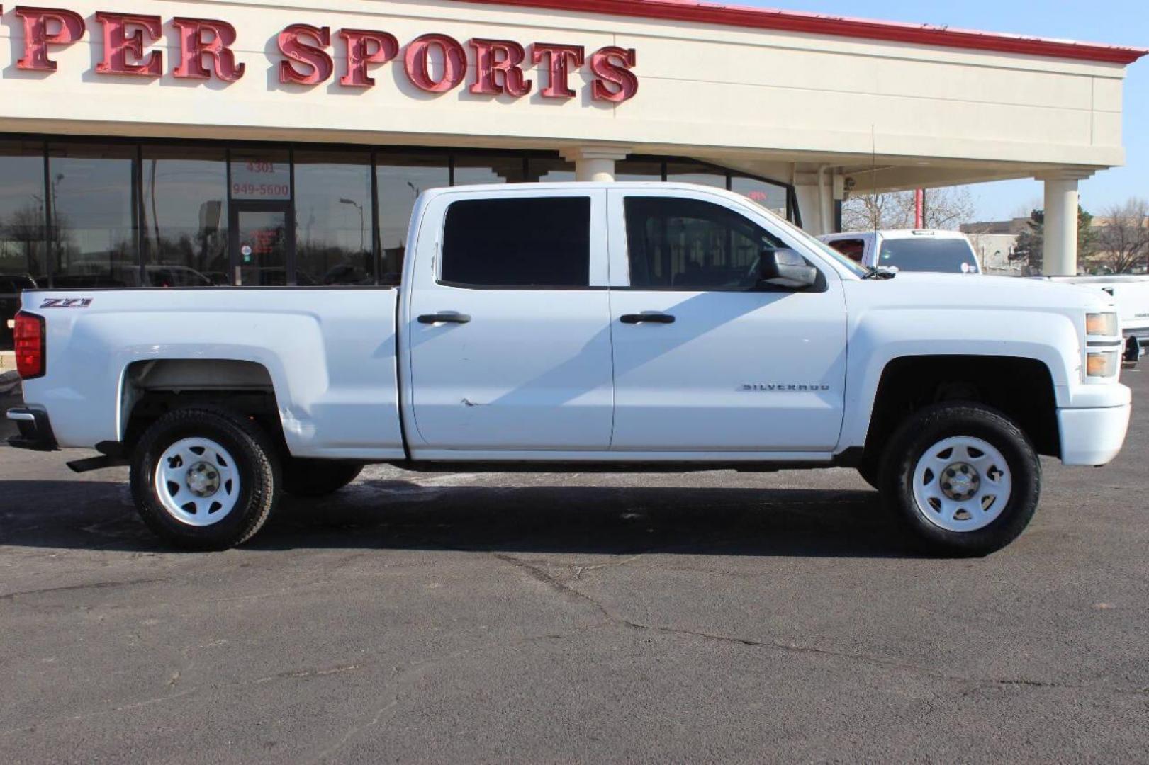 2014 White Chevrolet Silverado 1500 Work Truck 1WT Crew Cab 4WD (3GCUKPEC3EG) with an 5.3L V8 OHV 16V engine, 6-Speed Automatic transmission, located at 4301 NW 39th , Oklahoma City, OK, 73112, (405) 949-5600, 35.512135, -97.598671 - NO DRIVERS LICENCE NO-FULL COVERAGE INSURANCE-NO CREDIT CHECK. COME ON OVER TO SUPERSPORTS AND TAKE A LOOK AND TEST DRIVE. PLEASE GIVE US A CALL AT (405) 949-5600. NO LICENSIA DE MANEJAR- NO SEGURO DE COBERTURA TOTAL- NO VERIFICACCION DE CREDITO. POR FAVOR VENGAN A SUPERSPORTS, ECHE UN - Photo#2