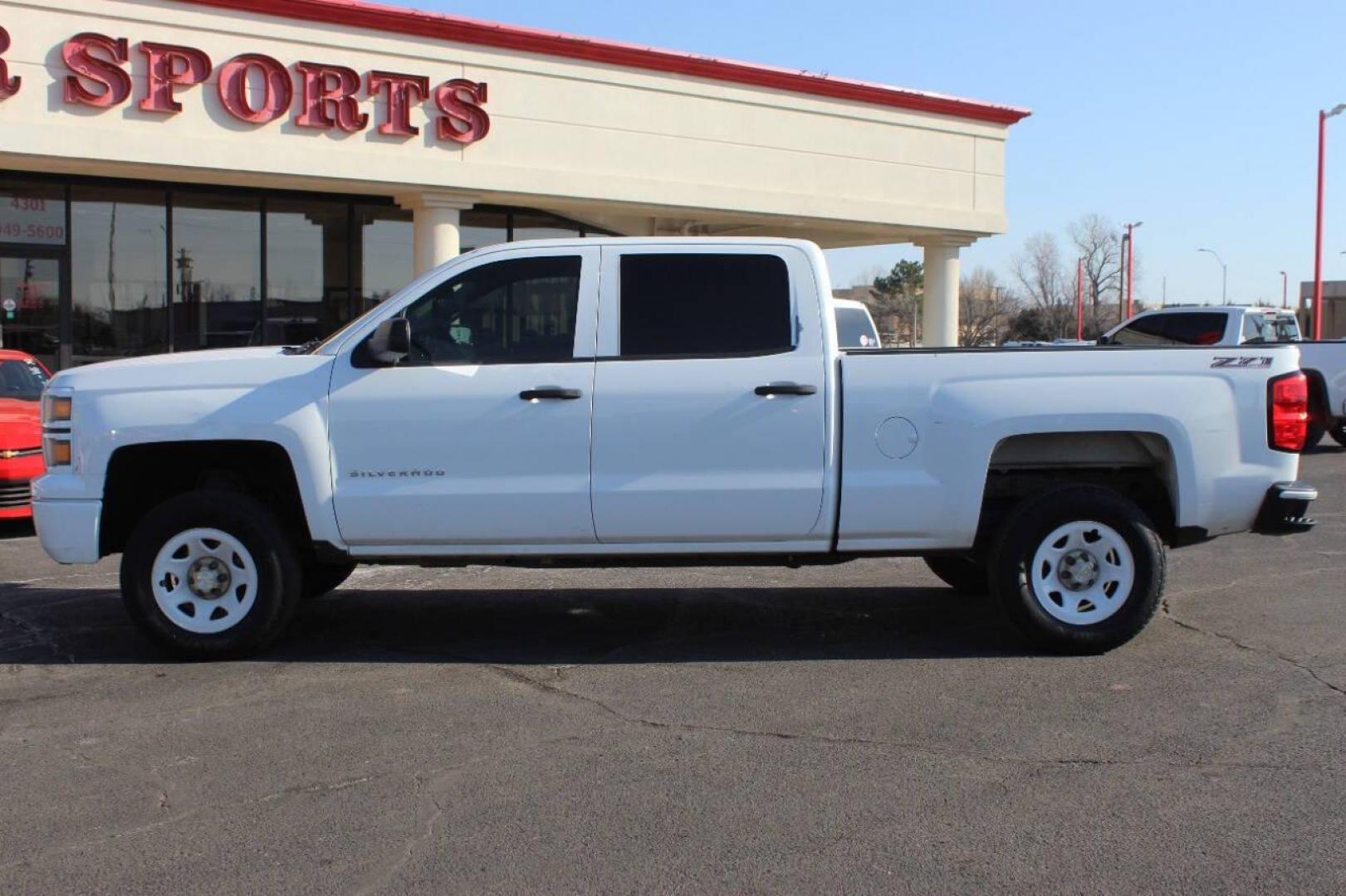 2014 White Chevrolet Silverado 1500 Work Truck 1WT Crew Cab 4WD (3GCUKPEC3EG) with an 5.3L V8 OHV 16V engine, 6-Speed Automatic transmission, located at 4301 NW 39th , Oklahoma City, OK, 73112, (405) 949-5600, 35.512135, -97.598671 - NO DRIVERS LICENCE NO-FULL COVERAGE INSURANCE-NO CREDIT CHECK. COME ON OVER TO SUPERSPORTS AND TAKE A LOOK AND TEST DRIVE. PLEASE GIVE US A CALL AT (405) 949-5600. NO LICENSIA DE MANEJAR- NO SEGURO DE COBERTURA TOTAL- NO VERIFICACCION DE CREDITO. POR FAVOR VENGAN A SUPERSPORTS, ECHE UN - Photo#5