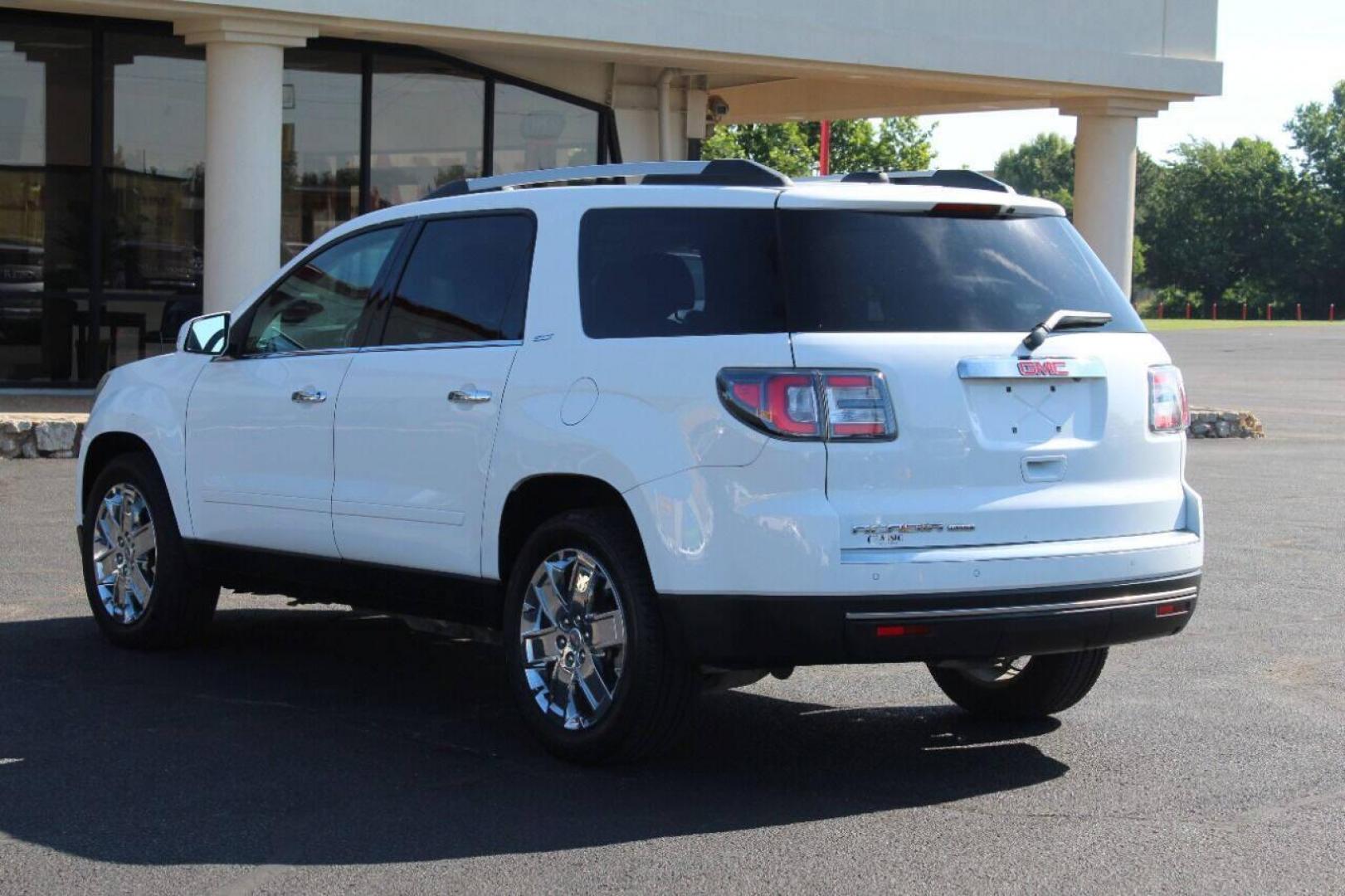 2017 White GMC Acadia Limited SLT-2 FWD (1GKKRSKD8HJ) with an 3.6L V6 3.6L V6 engine, Automatic 6-Speed transmission, located at 4301 NW 39th , Oklahoma City, OK, 73112, (405) 949-5600, 35.512135, -97.598671 - NO DRIVERS LICENCE NO-FULL COVERAGE INSURANCE-NO CREDIT CHECK. COME ON OVER TO SUPERSPORTS AND TAKE A LOOK AND TEST DRIVE PLEASE GIVE US A CALL AT (405) 949-5600. NO LICENSIA DE MANEJAR- NO SEGURO DE COBERTURA TOTAL- NO VERIFICACCION DE CREDITO. POR FAVOR VENGAN A SUPERSPORTS, ECHE UN V - Photo#5