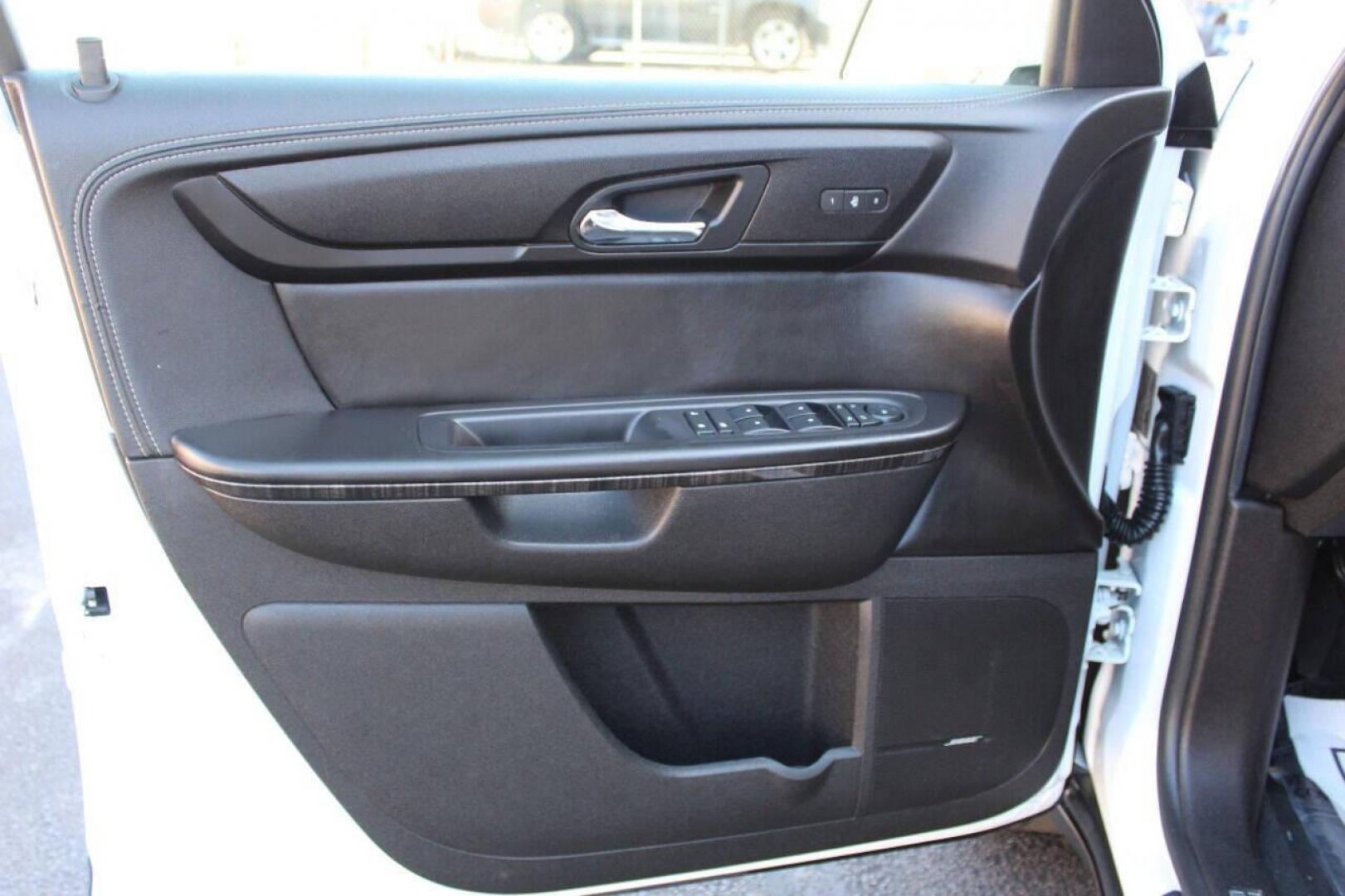 2017 White GMC Acadia Limited SLT-2 FWD (1GKKRSKD8HJ) with an 3.6L V6 3.6L V6 engine, Automatic 6-Speed transmission, located at 4301 NW 39th , Oklahoma City, OK, 73112, (405) 949-5600, 35.512135, -97.598671 - NO DRIVERS LICENCE NO-FULL COVERAGE INSURANCE-NO CREDIT CHECK. COME ON OVER TO SUPERSPORTS AND TAKE A LOOK AND TEST DRIVE PLEASE GIVE US A CALL AT (405) 949-5600. NO LICENSIA DE MANEJAR- NO SEGURO DE COBERTURA TOTAL- NO VERIFICACCION DE CREDITO. POR FAVOR VENGAN A SUPERSPORTS, ECHE UN V - Photo#18