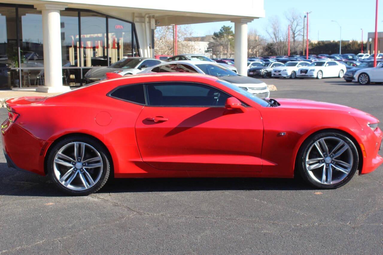 2018 Red Chevrolet Camaro 1LT Coupe (1G1FB1RX0J0) with an 2.0L I4 Turbocharger 2.0L I4 engine, Automatic 8-Speed transmission, located at 4301 NW 39th , Oklahoma City, OK, 73112, (405) 949-5600, 35.512135, -97.598671 - NO DRIVERS LICENCE NO-FULL COVERAGE INSURANCE-NO CREDIT CHECK. COME ON OVER TO SUPERSPORTS AND TAKE A LOOK AND TEST DRIVE. PLEASE GIVE US A CALL AT (405) 949-5600. NO LICENSIA DE MANEJAR- NO SEGURO DE COBERTURA TOTAL- NO VERIFICACCION DE CREDITO. POR FAVOR VENGAN A SUPERSPORTS, ECHE UN - Photo#2