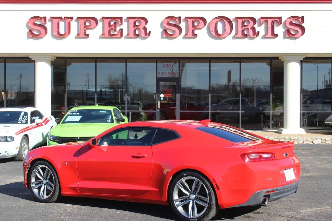 2018 Red Chevrolet Camaro 1LT Coupe (1G1FB1RX0J0) with an 2.0L I4 Turbocharger 2.0L I4 engine, Automatic 8-Speed transmission, located at 4301 NW 39th , Oklahoma City, OK, 73112, (405) 949-5600, 35.512135, -97.598671 - NO DRIVERS LICENCE NO-FULL COVERAGE INSURANCE-NO CREDIT CHECK. COME ON OVER TO SUPERSPORTS AND TAKE A LOOK AND TEST DRIVE. PLEASE GIVE US A CALL AT (405) 949-5600. NO LICENSIA DE MANEJAR- NO SEGURO DE COBERTURA TOTAL- NO VERIFICACCION DE CREDITO. POR FAVOR VENGAN A SUPERSPORTS, ECHE UN - Photo#4