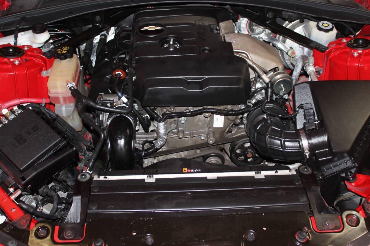 2018 Red Chevrolet Camaro 1LT Coupe (1G1FB1RX0J0) with an 2.0L I4 Turbocharger 2.0L I4 engine, Automatic 8-Speed transmission, located at 4301 NW 39th , Oklahoma City, OK, 73112, (405) 949-5600, 35.512135, -97.598671 - NO DRIVERS LICENCE NO-FULL COVERAGE INSURANCE-NO CREDIT CHECK. COME ON OVER TO SUPERSPORTS AND TAKE A LOOK AND TEST DRIVE. PLEASE GIVE US A CALL AT (405) 949-5600. NO LICENSIA DE MANEJAR- NO SEGURO DE COBERTURA TOTAL- NO VERIFICACCION DE CREDITO. POR FAVOR VENGAN A SUPERSPORTS, ECHE UN - Photo#7