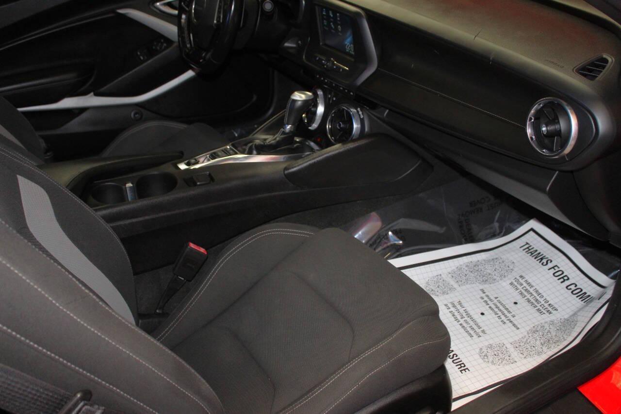 2018 Red Chevrolet Camaro 1LT Coupe (1G1FB1RX0J0) with an 2.0L I4 Turbocharger 2.0L I4 engine, Automatic 8-Speed transmission, located at 4301 NW 39th , Oklahoma City, OK, 73112, (405) 949-5600, 35.512135, -97.598671 - NO DRIVERS LICENCE NO-FULL COVERAGE INSURANCE-NO CREDIT CHECK. COME ON OVER TO SUPERSPORTS AND TAKE A LOOK AND TEST DRIVE. PLEASE GIVE US A CALL AT (405) 949-5600. NO LICENSIA DE MANEJAR- NO SEGURO DE COBERTURA TOTAL- NO VERIFICACCION DE CREDITO. POR FAVOR VENGAN A SUPERSPORTS, ECHE UN - Photo#8