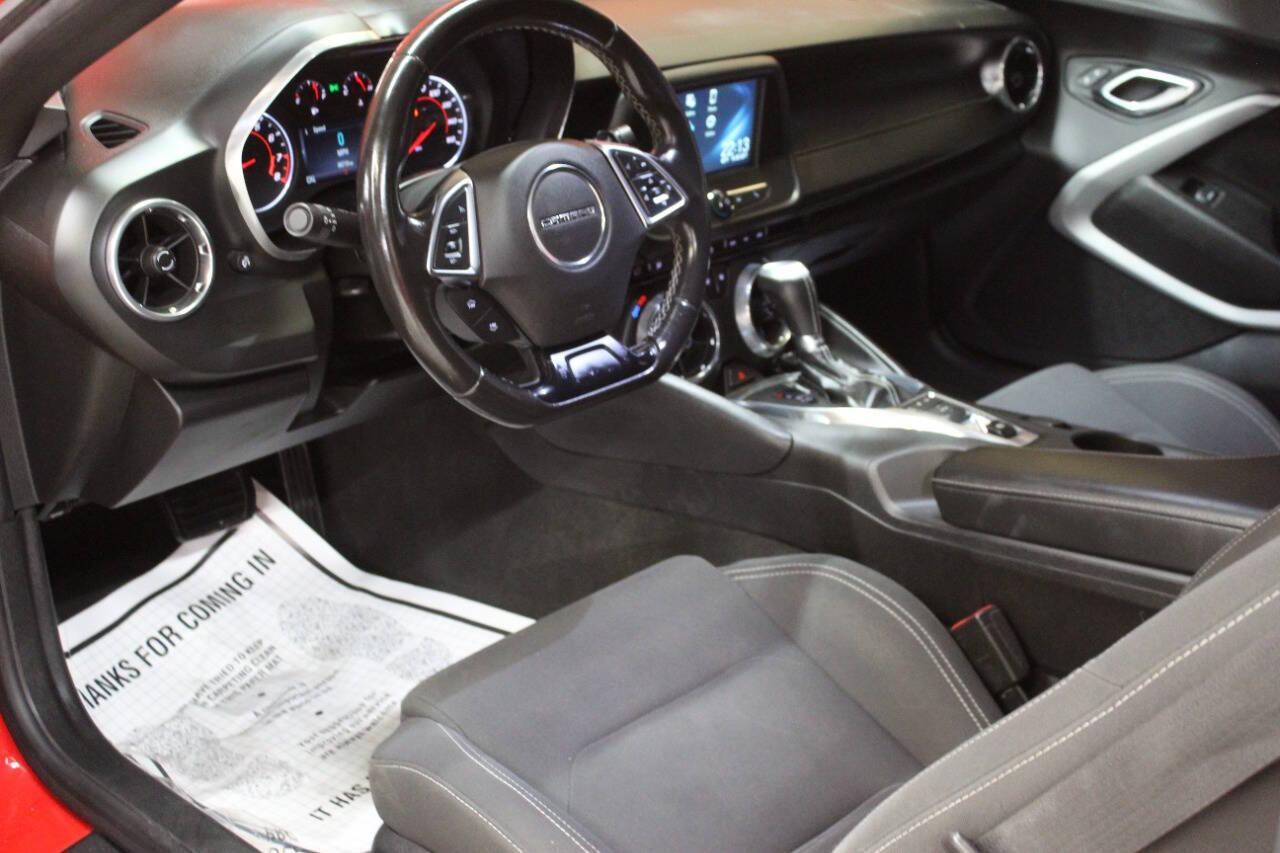 2018 Red Chevrolet Camaro 1LT Coupe (1G1FB1RX0J0) with an 2.0L I4 Turbocharger 2.0L I4 engine, Automatic 8-Speed transmission, located at 4301 NW 39th , Oklahoma City, OK, 73112, (405) 949-5600, 35.512135, -97.598671 - NO DRIVERS LICENCE NO-FULL COVERAGE INSURANCE-NO CREDIT CHECK. COME ON OVER TO SUPERSPORTS AND TAKE A LOOK AND TEST DRIVE. PLEASE GIVE US A CALL AT (405) 949-5600. NO LICENSIA DE MANEJAR- NO SEGURO DE COBERTURA TOTAL- NO VERIFICACCION DE CREDITO. POR FAVOR VENGAN A SUPERSPORTS, ECHE UN - Photo#13