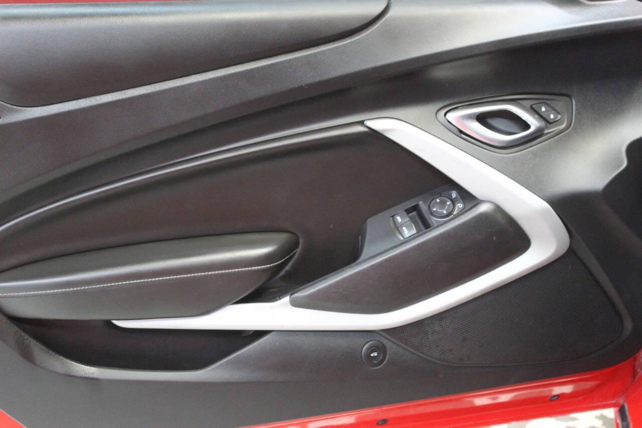 2018 Red Chevrolet Camaro 1LT Coupe (1G1FB1RX0J0) with an 2.0L I4 Turbocharger 2.0L I4 engine, Automatic 8-Speed transmission, located at 4301 NW 39th , Oklahoma City, OK, 73112, (405) 949-5600, 35.512135, -97.598671 - NO DRIVERS LICENCE NO-FULL COVERAGE INSURANCE-NO CREDIT CHECK. COME ON OVER TO SUPERSPORTS AND TAKE A LOOK AND TEST DRIVE. PLEASE GIVE US A CALL AT (405) 949-5600. NO LICENSIA DE MANEJAR- NO SEGURO DE COBERTURA TOTAL- NO VERIFICACCION DE CREDITO. POR FAVOR VENGAN A SUPERSPORTS, ECHE UN - Photo#14