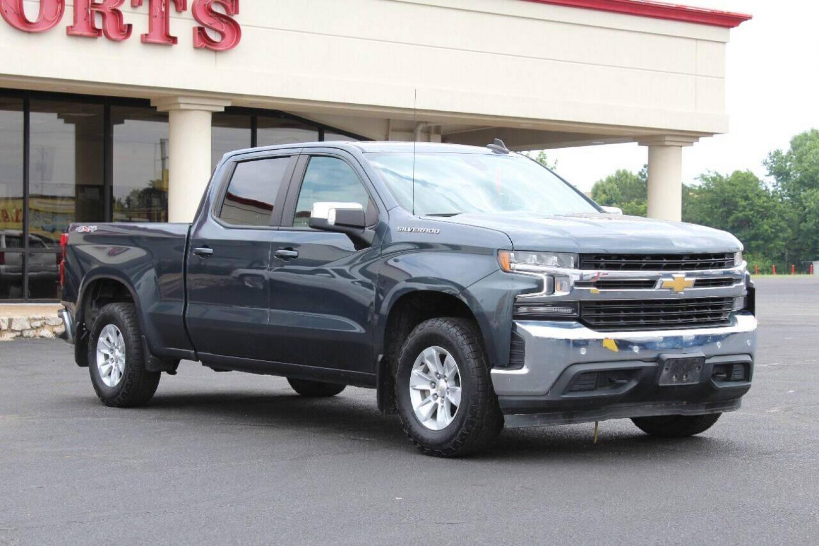 2021 Blue Chevrolet Silverado 1500 LT Crew Cab 4WD (3GCUYDED4MG) with an 5.3L V8 OHV 16V engine, 6A transmission, located at 4301 NW 39th , Oklahoma City, OK, 73112, (405) 949-5600, 35.512135, -97.598671 - Photo#2