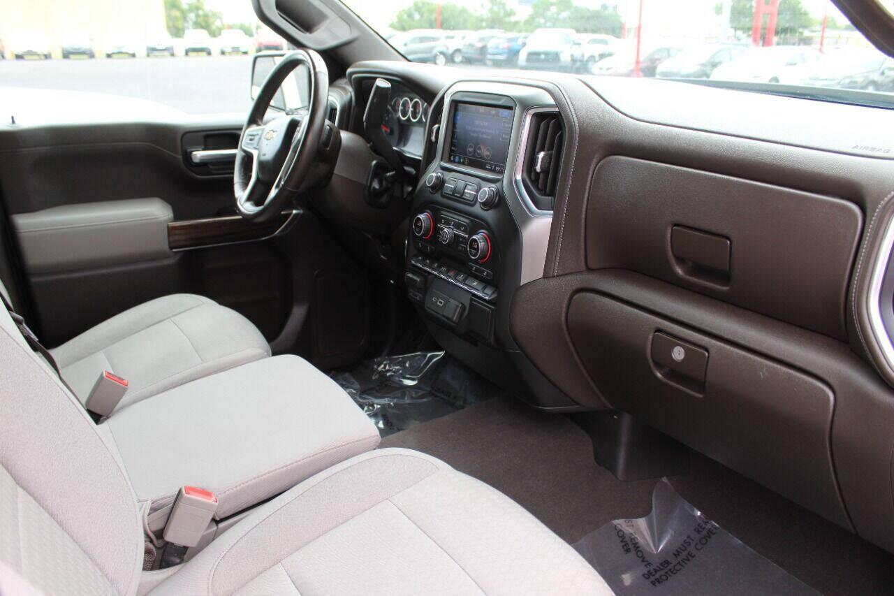 2021 Blue Chevrolet Silverado 1500 LT Crew Cab 4WD (3GCUYDED4MG) with an 5.3L V8 5.3L V8 engine, Automatic 8-Speed transmission, located at 4301 NW 39th , Oklahoma City, OK, 73112, (405) 949-5600, 35.512135, -97.598671 - NO DRIVERS LICENSE - NO FULL COVERAGE INSURANCE - NO CREDIT CHECK. COME ON OVER TO SUPERSPORTS AND TAKE A LOOK AND TEST DRIVE. PLEASE GIVE US A CALL AT (405) 949-5600. NO LICENCIA DE MANEJAR - NO SEGURO DE COBERTURA TOTAL - NO VERIFICACION DE CREDITO. POR FAVOR VENGAN A SUPERSPORTS, ECHE - Photo#5