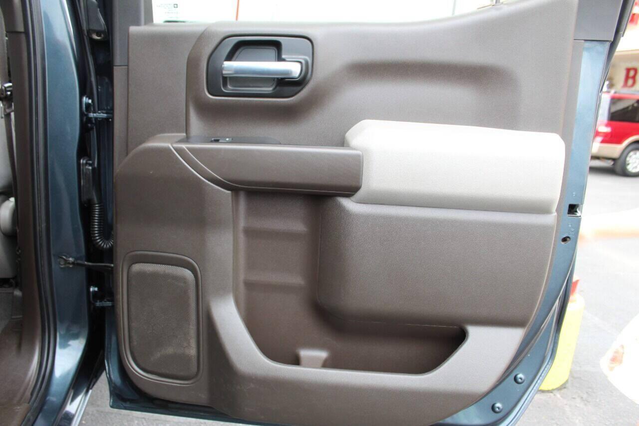 2021 Blue Chevrolet Silverado 1500 LT Crew Cab 4WD (3GCUYDED4MG) with an 5.3L V8 5.3L V8 engine, Automatic 8-Speed transmission, located at 4301 NW 39th , Oklahoma City, OK, 73112, (405) 949-5600, 35.512135, -97.598671 - NO DRIVERS LICENSE - NO FULL COVERAGE INSURANCE - NO CREDIT CHECK. COME ON OVER TO SUPERSPORTS AND TAKE A LOOK AND TEST DRIVE. PLEASE GIVE US A CALL AT (405) 949-5600. NO LICENCIA DE MANEJAR - NO SEGURO DE COBERTURA TOTAL - NO VERIFICACION DE CREDITO. POR FAVOR VENGAN A SUPERSPORTS, ECHE - Photo#8