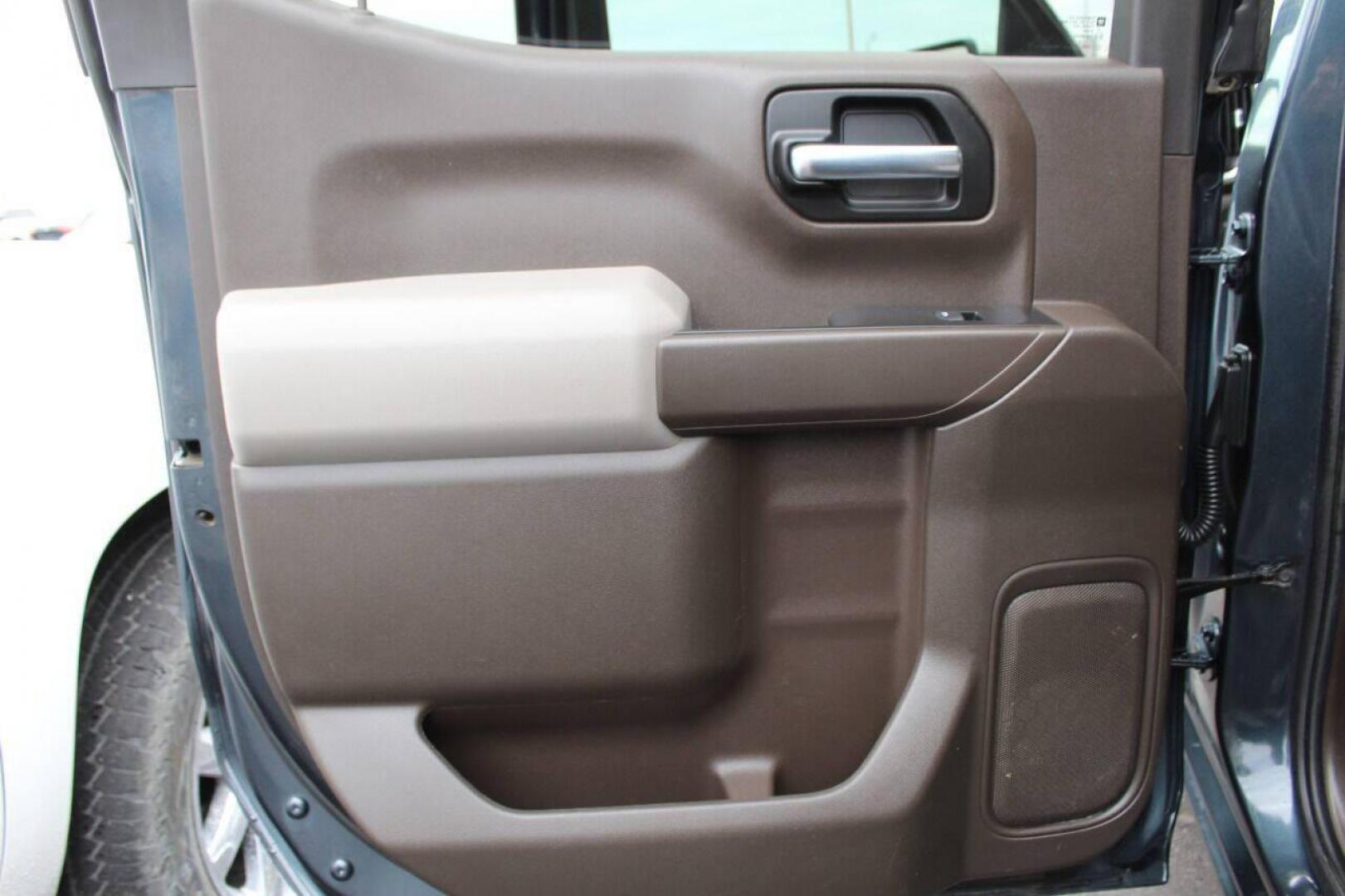 2021 Blue Chevrolet Silverado 1500 LT Crew Cab 4WD (3GCUYDED4MG) with an 5.3L V8 OHV 16V engine, 6A transmission, located at 4301 NW 39th , Oklahoma City, OK, 73112, (405) 949-5600, 35.512135, -97.598671 - NO DRIVERS LICENSE - NO FULL COVERAGE INSURANCE - NO CREDIT CHECK. COME ON OVER TO SUPERSPORTS AND TAKE A LOOK AND TEST DRIVE. PLEASE GIVE US A CALL AT (405) 949-5600. NO LICENCIA DE MANEJAR - NO SEGURO DE COBERTURA TOTAL - NO VERIFICACION DE CREDITO. POR FAVOR VENGAN A SUPERSPORTS, ECHE - Photo#11