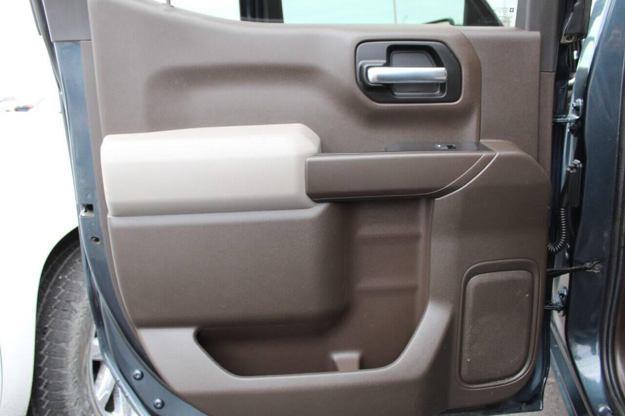 2021 Blue Chevrolet Silverado 1500 LT Crew Cab 4WD (3GCUYDED4MG) with an 5.3L V8 5.3L V8 engine, Automatic 8-Speed transmission, located at 4301 NW 39th , Oklahoma City, OK, 73112, (405) 949-5600, 35.512135, -97.598671 - NO DRIVERS LICENSE - NO FULL COVERAGE INSURANCE - NO CREDIT CHECK. COME ON OVER TO SUPERSPORTS AND TAKE A LOOK AND TEST DRIVE. PLEASE GIVE US A CALL AT (405) 949-5600. NO LICENCIA DE MANEJAR - NO SEGURO DE COBERTURA TOTAL - NO VERIFICACION DE CREDITO. POR FAVOR VENGAN A SUPERSPORTS, ECHE - Photo#10