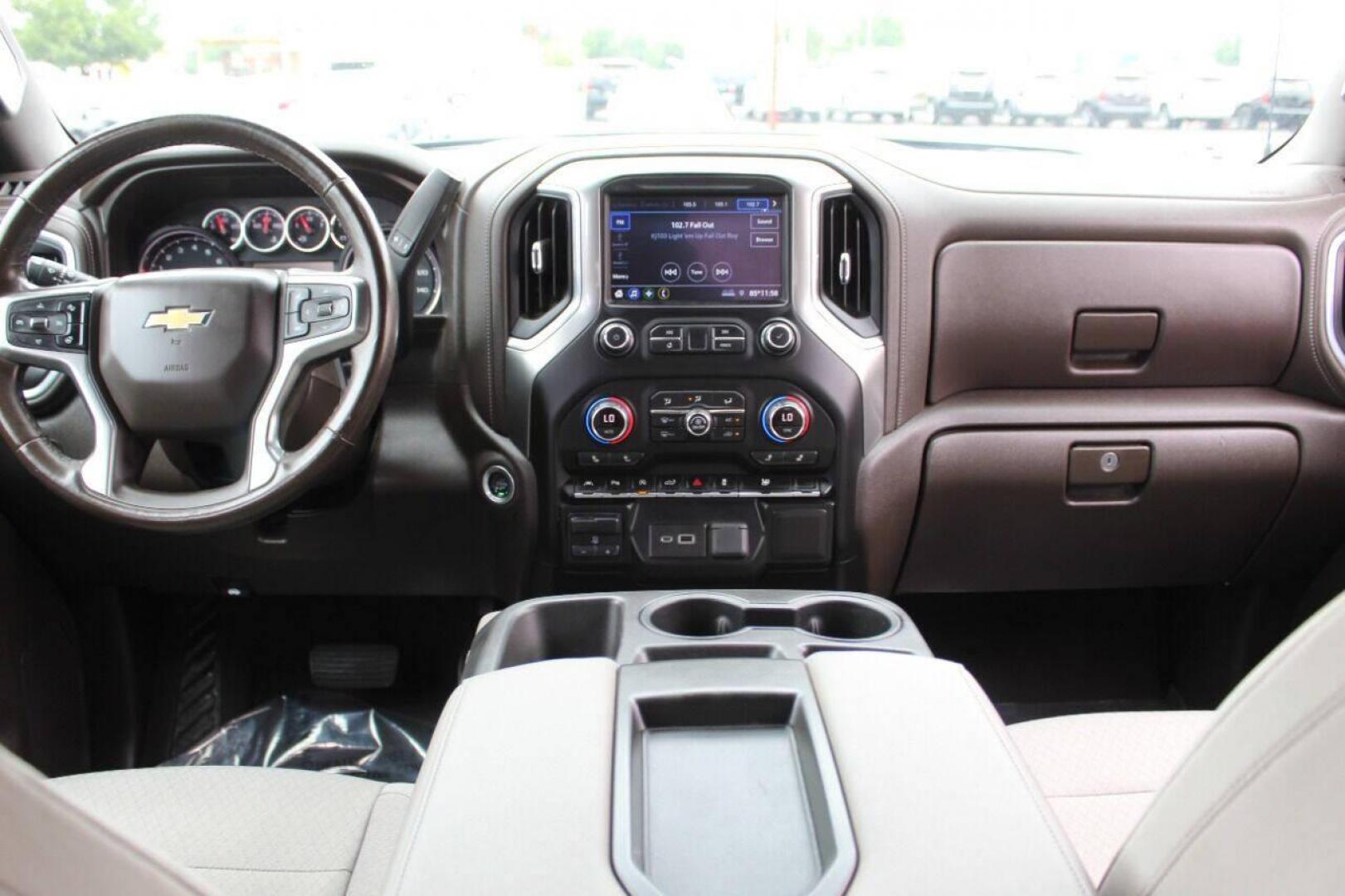 2021 Blue Chevrolet Silverado 1500 LT Crew Cab 4WD (3GCUYDED4MG) with an 5.3L V8 OHV 16V engine, 6A transmission, located at 4301 NW 39th , Oklahoma City, OK, 73112, (405) 949-5600, 35.512135, -97.598671 - NO DRIVERS LICENSE - NO FULL COVERAGE INSURANCE - NO CREDIT CHECK. COME ON OVER TO SUPERSPORTS AND TAKE A LOOK AND TEST DRIVE. PLEASE GIVE US A CALL AT (405) 949-5600. NO LICENCIA DE MANEJAR - NO SEGURO DE COBERTURA TOTAL - NO VERIFICACION DE CREDITO. POR FAVOR VENGAN A SUPERSPORTS, ECHE - Photo#14