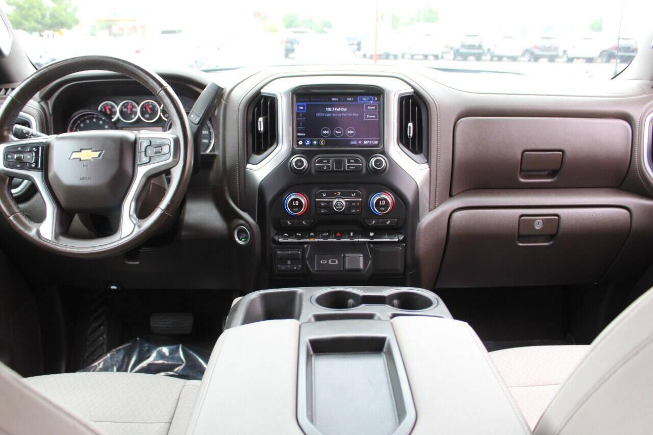 2021 Blue Chevrolet Silverado 1500 LT Crew Cab 4WD (3GCUYDED4MG) with an 5.3L V8 5.3L V8 engine, Automatic 8-Speed transmission, located at 4301 NW 39th , Oklahoma City, OK, 73112, (405) 949-5600, 35.512135, -97.598671 - NO DRIVERS LICENSE - NO FULL COVERAGE INSURANCE - NO CREDIT CHECK. COME ON OVER TO SUPERSPORTS AND TAKE A LOOK AND TEST DRIVE. PLEASE GIVE US A CALL AT (405) 949-5600. NO LICENCIA DE MANEJAR - NO SEGURO DE COBERTURA TOTAL - NO VERIFICACION DE CREDITO. POR FAVOR VENGAN A SUPERSPORTS, ECHE - Photo#13