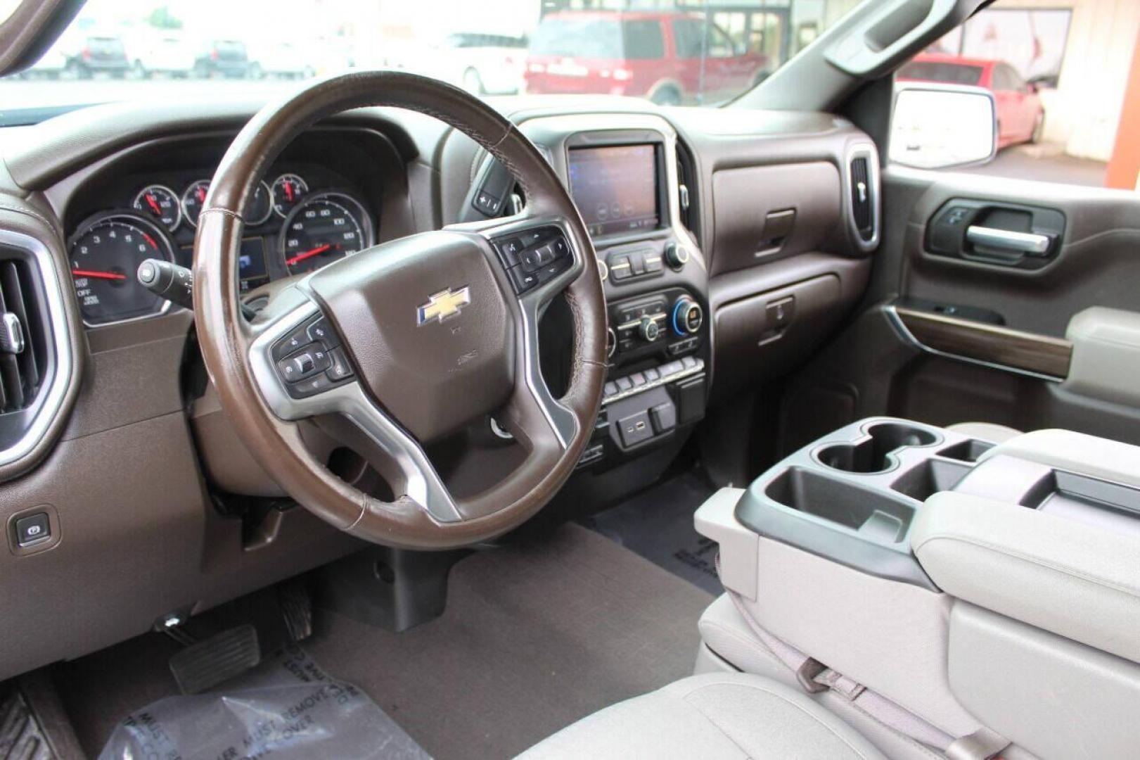 2021 Blue Chevrolet Silverado 1500 LT Crew Cab 4WD (3GCUYDED4MG) with an 5.3L V8 OHV 16V engine, 6A transmission, located at 4301 NW 39th , Oklahoma City, OK, 73112, (405) 949-5600, 35.512135, -97.598671 - NO DRIVERS LICENSE - NO FULL COVERAGE INSURANCE - NO CREDIT CHECK. COME ON OVER TO SUPERSPORTS AND TAKE A LOOK AND TEST DRIVE. PLEASE GIVE US A CALL AT (405) 949-5600. NO LICENCIA DE MANEJAR - NO SEGURO DE COBERTURA TOTAL - NO VERIFICACION DE CREDITO. POR FAVOR VENGAN A SUPERSPORTS, ECHE - Photo#13