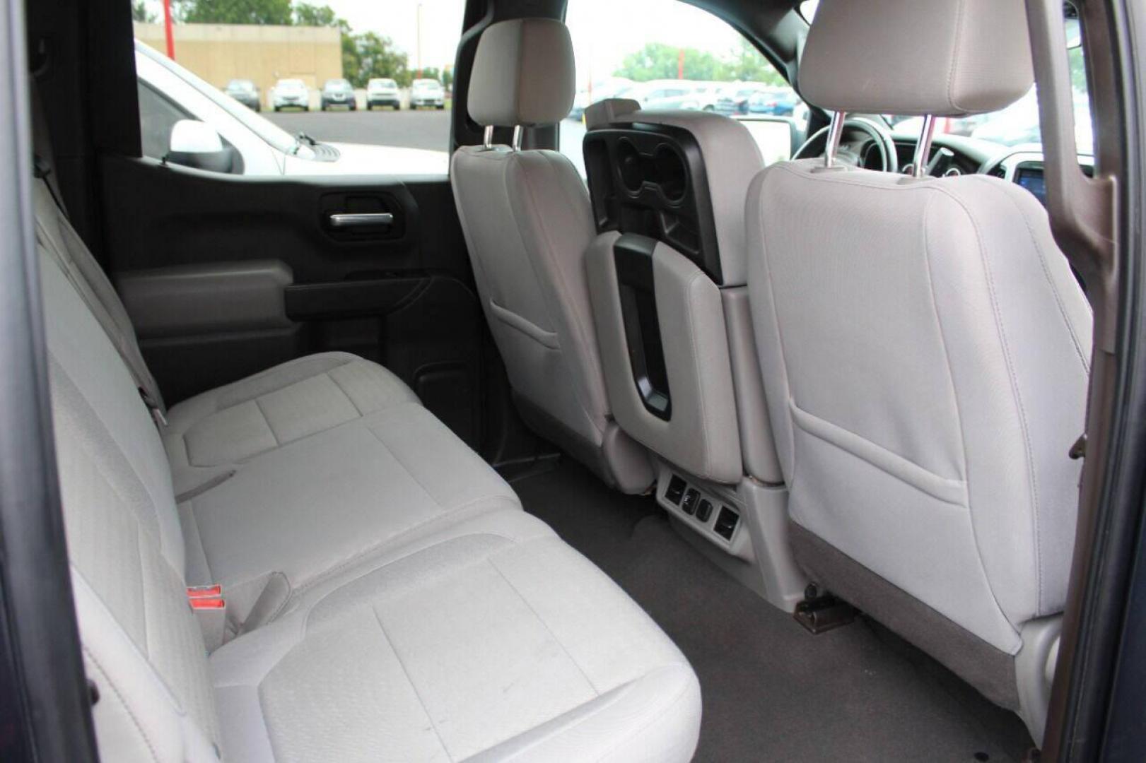 2021 Blue Chevrolet Silverado 1500 LT Crew Cab 4WD (3GCUYDED4MG) with an 5.3L V8 OHV 16V engine, 6A transmission, located at 4301 NW 39th , Oklahoma City, OK, 73112, (405) 949-5600, 35.512135, -97.598671 - NO DRIVERS LICENSE - NO FULL COVERAGE INSURANCE - NO CREDIT CHECK. COME ON OVER TO SUPERSPORTS AND TAKE A LOOK AND TEST DRIVE. PLEASE GIVE US A CALL AT (405) 949-5600. NO LICENCIA DE MANEJAR - NO SEGURO DE COBERTURA TOTAL - NO VERIFICACION DE CREDITO. POR FAVOR VENGAN A SUPERSPORTS, ECHE - Photo#9