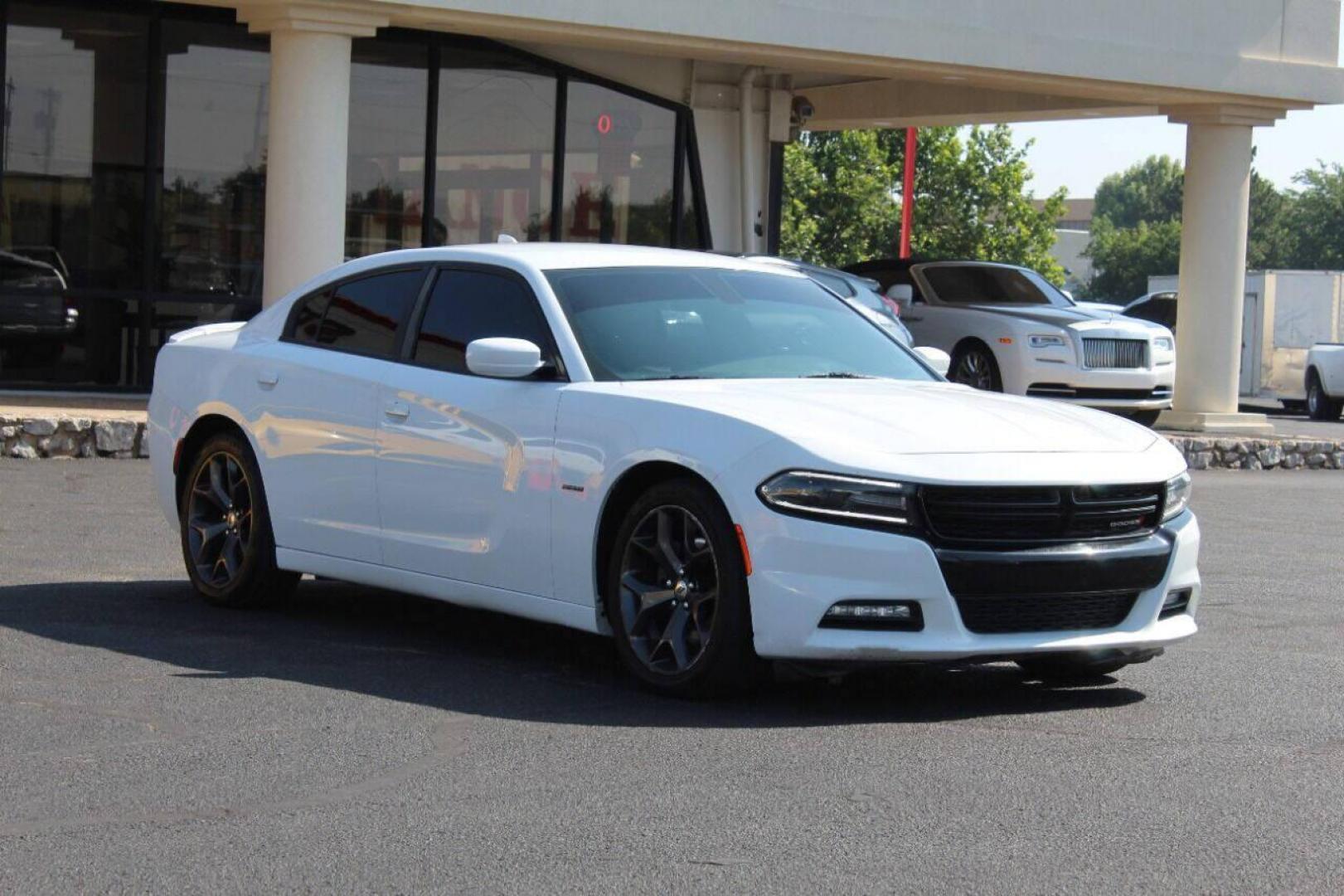 2018 White Dodge Charger R/T (2C3CDXCT8JH) with an 5.7L V8 OHV 16V engine, 8A transmission, located at 4301 NW 39th , Oklahoma City, OK, 73112, (405) 949-5600, 35.512135, -97.598671 - NO DRIVERS LICENCE NO-FULL COVERAGE INSURANCE-NO CREDIT CHECK. COME ON OVER TO SUPERSPORTS AND TAKE A LOOK AND TEST DRIVE PLEASE GIVE US A CALL AT (405) 949-5600. NO LICENSIA DE MANEJAR- NO SEGURO DE COBERTURA TOTAL- NO VERIFICACCION DE CREDITO. POR FAVOR VENGAN A SUPERSPORTS, ECHE UN - Photo#2