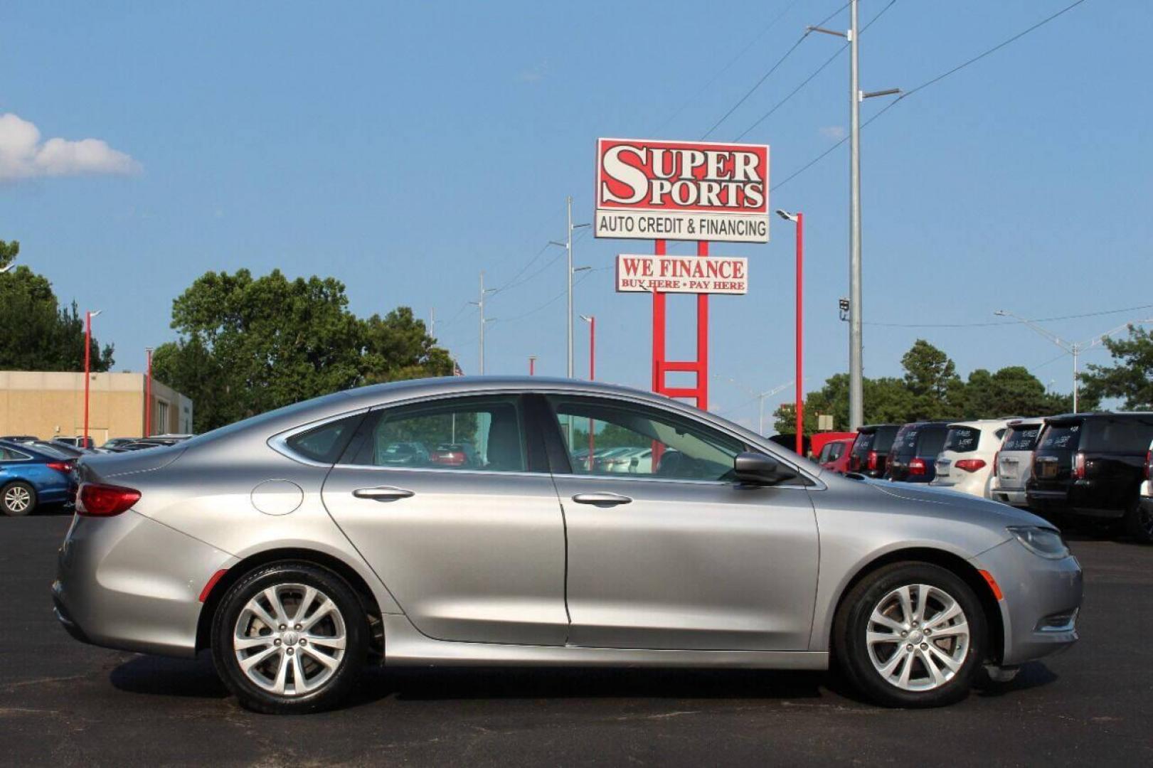 2015 Gray Chrysler 200 Limited (1C3CCCAB4FN) with an 2.4L L4 DOHC 16V engine, 9-Speed Automatic transmission, located at 4301 NW 39th , Oklahoma City, OK, 73112, (405) 949-5600, 35.512135, -97.598671 - NO DRIVERS LICENCE NO-FULL COVERAGE INSURANCE-NO CREDIT CHECK. COME ON OVER TO SUPERSPORTS AND TAKE A LOOK AND TEST DRIVE. PLEASE GIVE US A CALL AT (405) 949-5600. NO LICENSIA DE MANEJAR- NO SEGURO DE COBERTURA TOTAL- NO VERIFICACCION DE CREDITO. POR FAVOR VENGAN A SUPERSPORTS, ECHE UN - Photo#20