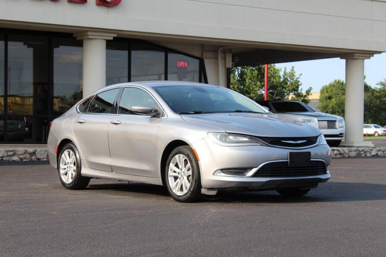 2015 Gray Chrysler 200 Limited (1C3CCCAB4FN) with an 2.4L L4 DOHC 16V engine, 9-Speed Automatic transmission, located at 4301 NW 39th , Oklahoma City, OK, 73112, (405) 949-5600, 35.512135, -97.598671 - NO DRIVERS LICENCE NO-FULL COVERAGE INSURANCE-NO CREDIT CHECK. COME ON OVER TO SUPERSPORTS AND TAKE A LOOK AND TEST DRIVE. PLEASE GIVE US A CALL AT (405) 949-5600. NO LICENSIA DE MANEJAR- NO SEGURO DE COBERTURA TOTAL- NO VERIFICACCION DE CREDITO. POR FAVOR VENGAN A SUPERSPORTS, ECHE UN - Photo#18