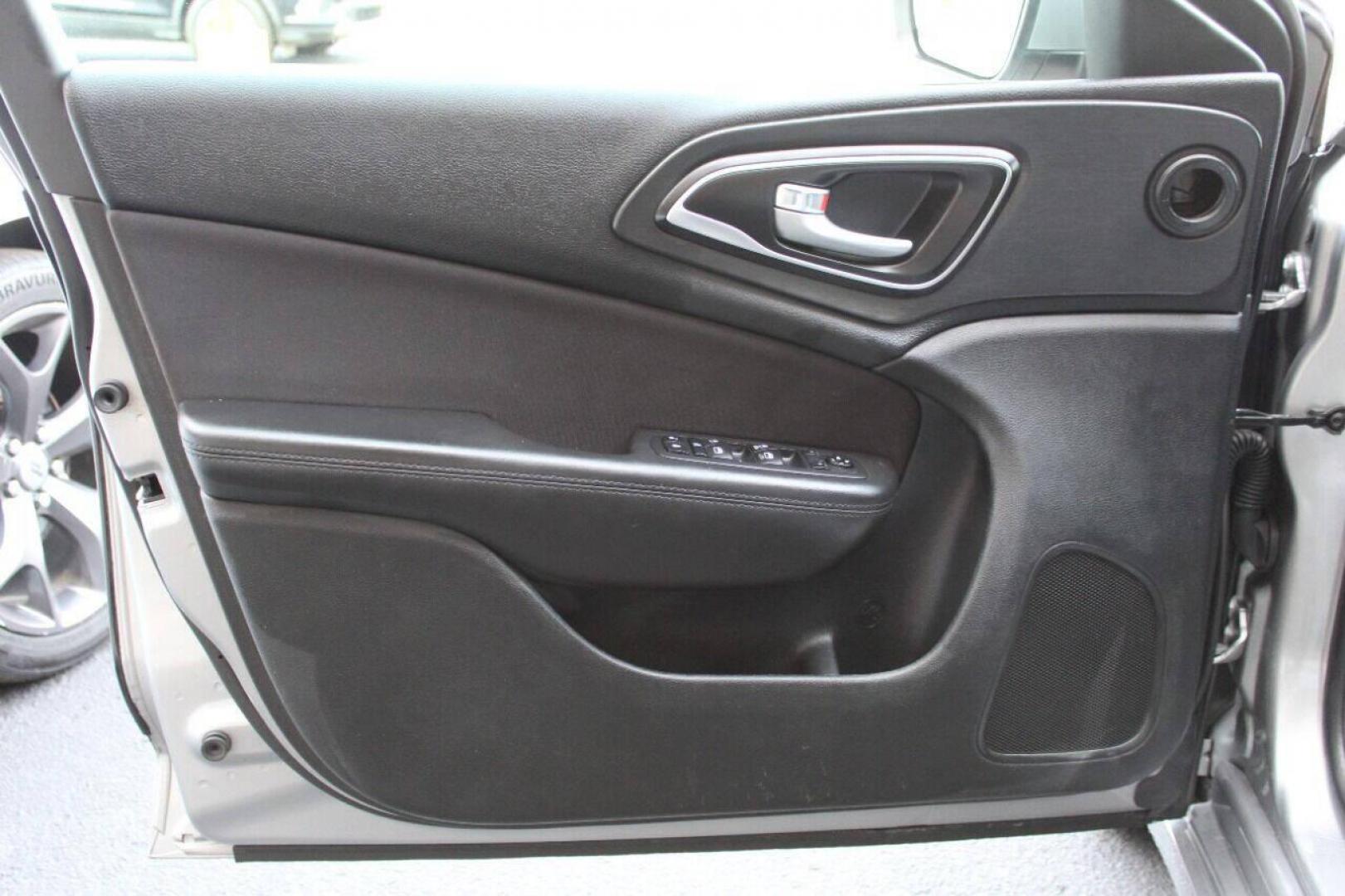 2015 Gray Chrysler 200 Limited (1C3CCCAB4FN) with an 2.4L L4 DOHC 16V engine, 9-Speed Automatic transmission, located at 4301 NW 39th , Oklahoma City, OK, 73112, (405) 949-5600, 35.512135, -97.598671 - NO DRIVERS LICENCE NO-FULL COVERAGE INSURANCE-NO CREDIT CHECK. COME ON OVER TO SUPERSPORTS AND TAKE A LOOK AND TEST DRIVE. PLEASE GIVE US A CALL AT (405) 949-5600. NO LICENSIA DE MANEJAR- NO SEGURO DE COBERTURA TOTAL- NO VERIFICACCION DE CREDITO. POR FAVOR VENGAN A SUPERSPORTS, ECHE UN - Photo#31