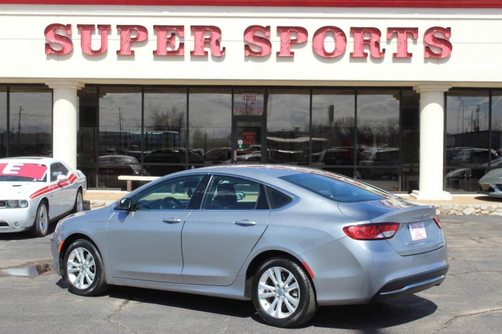 2015 Gray Chrysler 200 Limited (1C3CCCAB4FN) with an 2.4L L4 DOHC 16V engine, 9-Speed Automatic transmission, located at 4301 NW 39th , Oklahoma City, OK, 73112, (405) 949-5600, 35.512135, -97.598671 - NO DRIVERS LICENCE NO-FULL COVERAGE INSURANCE-NO CREDIT CHECK. COME ON OVER TO SUPERSPORTS AND TAKE A LOOK AND TEST DRIVE. PLEASE GIVE US A CALL AT (405) 949-5600. NO LICENSIA DE MANEJAR- NO SEGURO DE COBERTURA TOTAL- NO VERIFICACCION DE CREDITO. POR FAVOR VENGAN A SUPERSPORTS, ECHE UN - Photo#4