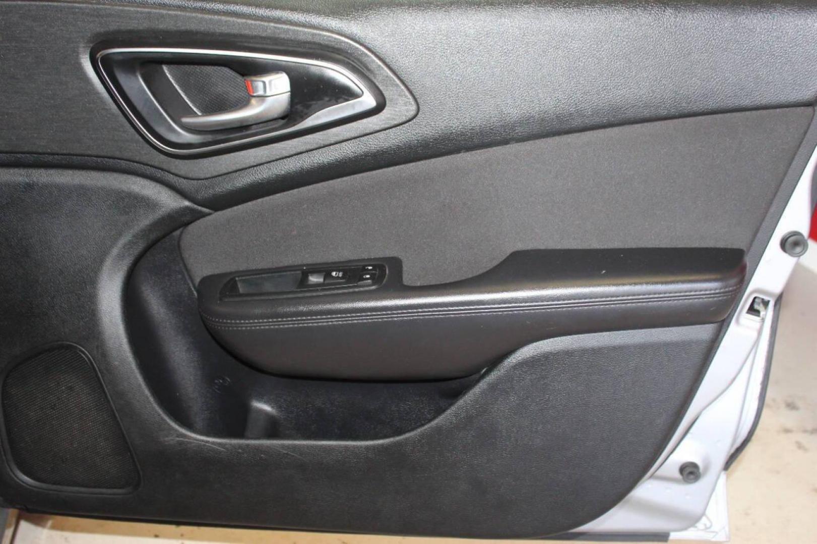 2015 Gray Chrysler 200 Limited (1C3CCCAB4FN) with an 2.4L L4 DOHC 16V engine, 9-Speed Automatic transmission, located at 4301 NW 39th , Oklahoma City, OK, 73112, (405) 949-5600, 35.512135, -97.598671 - NO DRIVERS LICENCE NO-FULL COVERAGE INSURANCE-NO CREDIT CHECK. COME ON OVER TO SUPERSPORTS AND TAKE A LOOK AND TEST DRIVE. PLEASE GIVE US A CALL AT (405) 949-5600. NO LICENSIA DE MANEJAR- NO SEGURO DE COBERTURA TOTAL- NO VERIFICACCION DE CREDITO. POR FAVOR VENGAN A SUPERSPORTS, ECHE UN - Photo#9