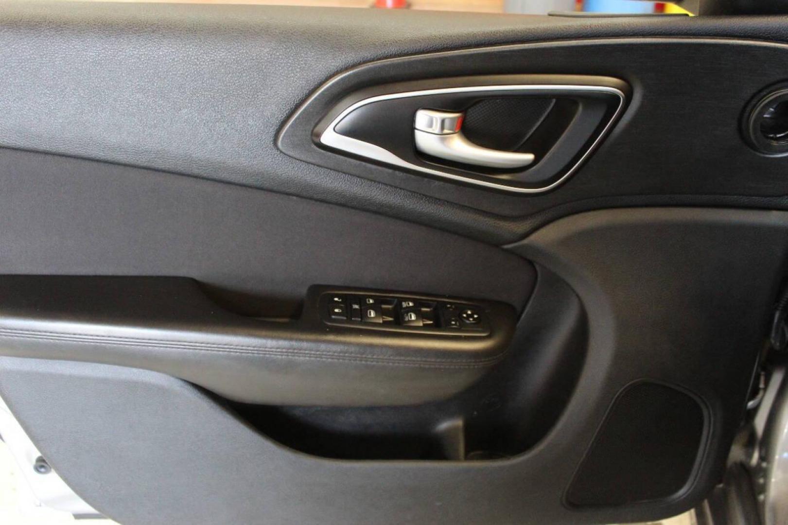2015 Gray Chrysler 200 Limited (1C3CCCAB4FN) with an 2.4L L4 DOHC 16V engine, 9-Speed Automatic transmission, located at 4301 NW 39th , Oklahoma City, OK, 73112, (405) 949-5600, 35.512135, -97.598671 - NO DRIVERS LICENCE NO-FULL COVERAGE INSURANCE-NO CREDIT CHECK. COME ON OVER TO SUPERSPORTS AND TAKE A LOOK AND TEST DRIVE. PLEASE GIVE US A CALL AT (405) 949-5600. NO LICENSIA DE MANEJAR- NO SEGURO DE COBERTURA TOTAL- NO VERIFICACCION DE CREDITO. POR FAVOR VENGAN A SUPERSPORTS, ECHE UN - Photo#16