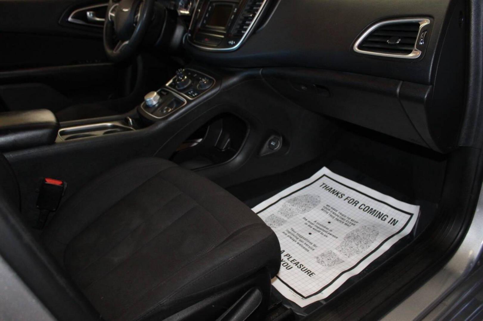2015 Gray Chrysler 200 Limited (1C3CCCAB4FN) with an 2.4L L4 DOHC 16V engine, 9-Speed Automatic transmission, located at 4301 NW 39th , Oklahoma City, OK, 73112, (405) 949-5600, 35.512135, -97.598671 - NO DRIVERS LICENCE NO-FULL COVERAGE INSURANCE-NO CREDIT CHECK. COME ON OVER TO SUPERSPORTS AND TAKE A LOOK AND TEST DRIVE. PLEASE GIVE US A CALL AT (405) 949-5600. NO LICENSIA DE MANEJAR- NO SEGURO DE COBERTURA TOTAL- NO VERIFICACCION DE CREDITO. POR FAVOR VENGAN A SUPERSPORTS, ECHE UN - Photo#8