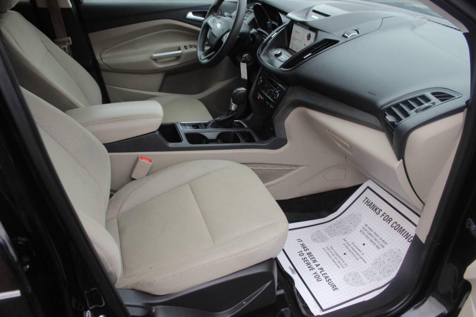 2017 Black Ford Escape SE FWD (1FMCU0GD4HU) with an 1.5L L4 DOHC 16V engine, 6A transmission, located at 4301 NW 39th , Oklahoma City, OK, 73112, (405) 949-5600, 35.512135, -97.598671 - NO DRIVERS LICENCE NO-FULL COVERAGE INSURANCE-NO CREDIT CHECK. COME ON OVER TO SUPERSPORTS AND TAKE A LOOK AND TEST DRIVE. PLEASE GIVE US A CALL AT (405) 949-5600. NO LICENSIA DE MANEJAR- NO SEGURO DE COBERTURA TOTAL- NO VERIFICACCION DE CREDITO. POR FAVOR VENGAN A SUPERSPORTS, - Photo#8