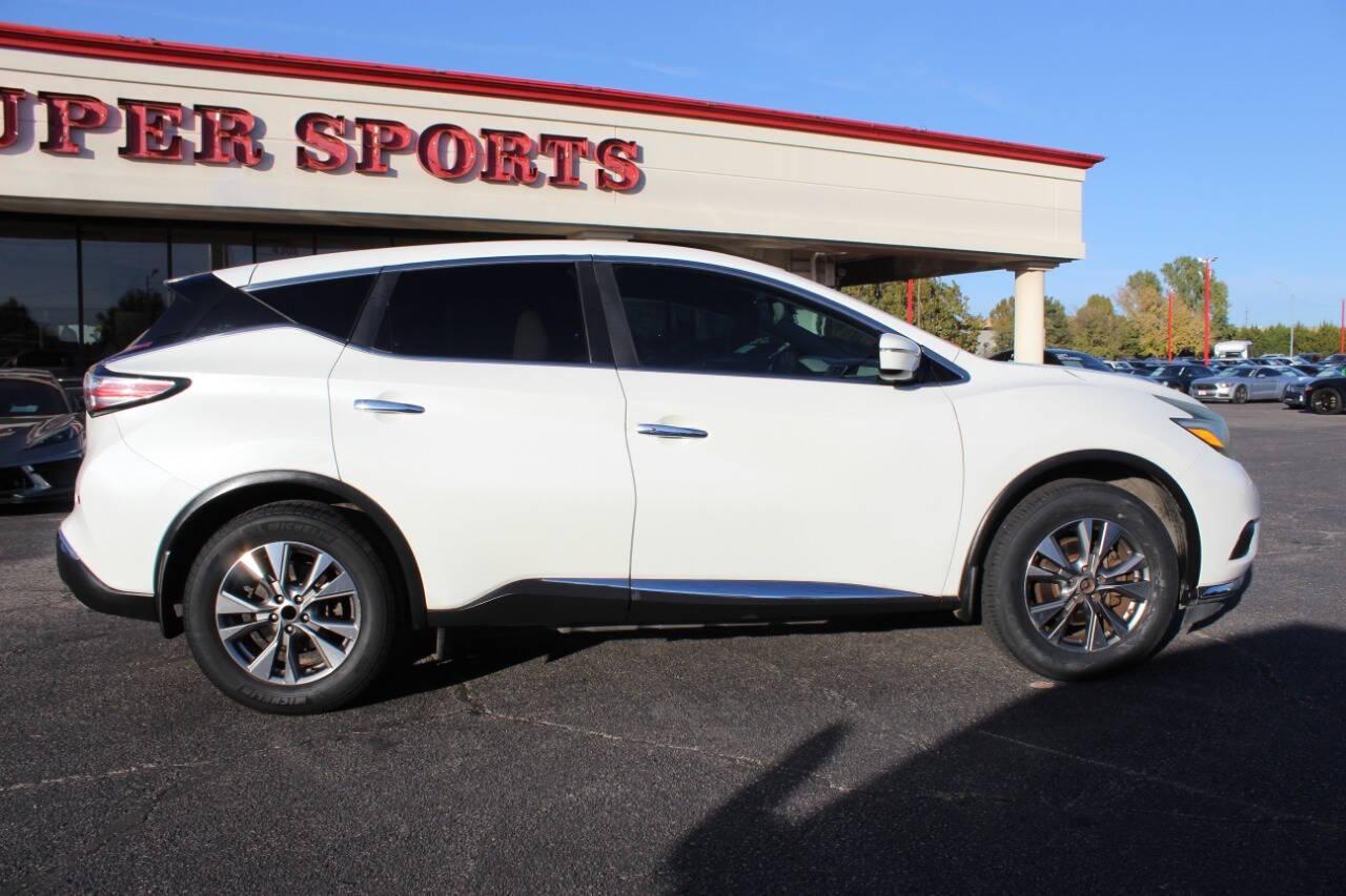 2015 White Nissan Murano Platinum FWD (5N1AZ2MG3FN) with an 3.5L V6 DOHC 24V engine, Continuously Variable Transmission transmission, located at 4301 NW 39th , Oklahoma City, OK, 73112, (405) 949-5600, 35.512135, -97.598671 - NO DRIVERS LICENCE NO-FULL COVERAGE INSURANCE-NO CREDIT CHECK. COME ON OVER TO SUPERSPORTS AND TAKE A LOOK AND TEST DRIVE PLEASE GIVE US A CALL AT (405) 949-5600. NO LICENSIA DE MANEJAR- NO SEGURO DE COBERTURA TOTAL- NO VERIFICACCION DE CREDITO. POR FAVOR VENGAN A SUPERSPORTS, ECHE UN V - Photo#2
