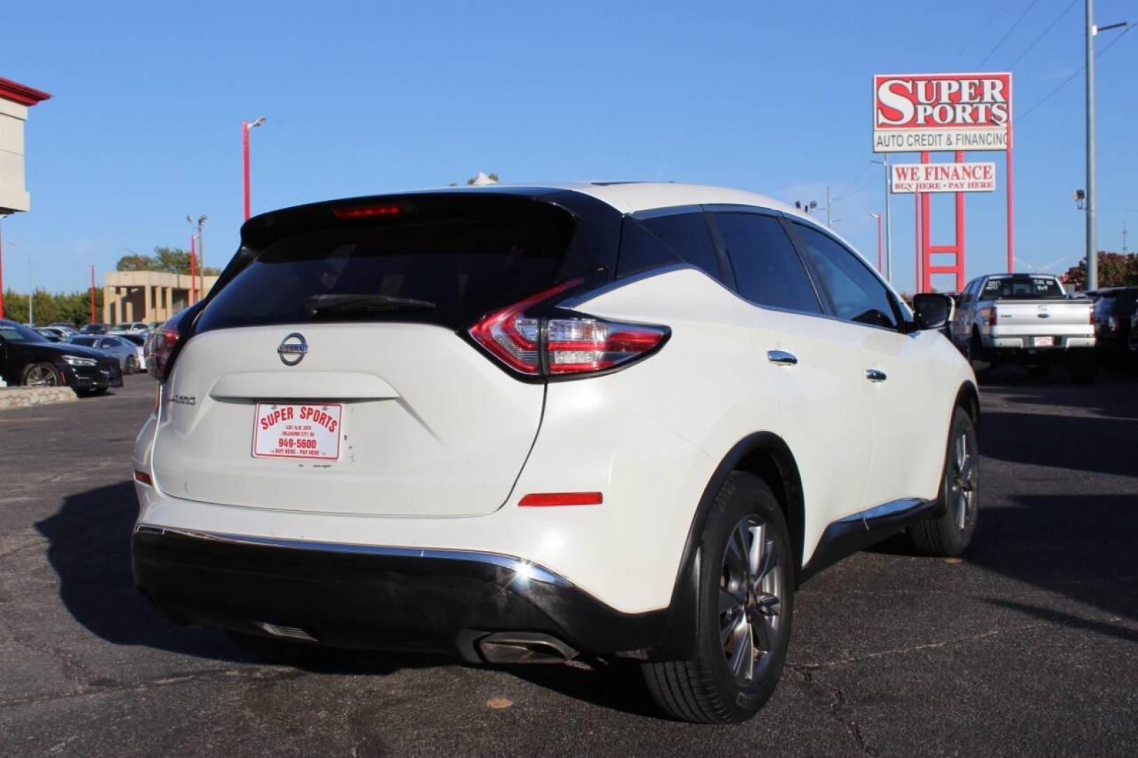 2015 White Nissan Murano Platinum FWD (5N1AZ2MG3FN) with an 3.5L V6 DOHC 24V engine, Continuously Variable Transmission transmission, located at 4301 NW 39th , Oklahoma City, OK, 73112, (405) 949-5600, 35.512135, -97.598671 - NO DRIVERS LICENCE NO-FULL COVERAGE INSURANCE-NO CREDIT CHECK. COME ON OVER TO SUPERSPORTS AND TAKE A LOOK AND TEST DRIVE PLEASE GIVE US A CALL AT (405) 949-5600. NO LICENSIA DE MANEJAR- NO SEGURO DE COBERTURA TOTAL- NO VERIFICACCION DE CREDITO. POR FAVOR VENGAN A SUPERSPORTS, ECHE UN V - Photo#3