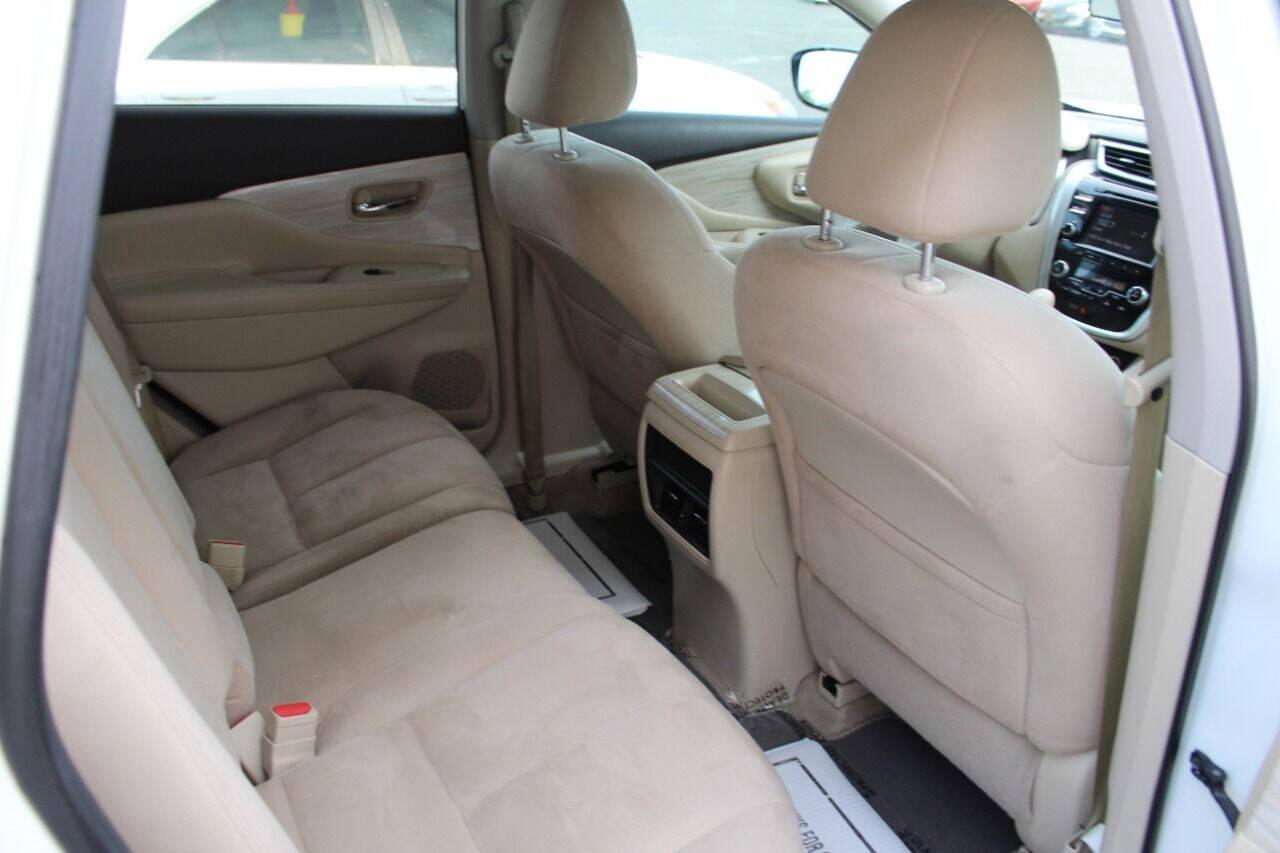 2015 White Nissan Murano Platinum FWD (5N1AZ2MG3FN) with an 3.5L V6 DOHC 24V engine, Continuously Variable Transmission transmission, located at 4301 NW 39th , Oklahoma City, OK, 73112, (405) 949-5600, 35.512135, -97.598671 - NO DRIVERS LICENCE NO-FULL COVERAGE INSURANCE-NO CREDIT CHECK. COME ON OVER TO SUPERSPORTS AND TAKE A LOOK AND TEST DRIVE PLEASE GIVE US A CALL AT (405) 949-5600. NO LICENSIA DE MANEJAR- NO SEGURO DE COBERTURA TOTAL- NO VERIFICACCION DE CREDITO. POR FAVOR VENGAN A SUPERSPORTS, ECHE UN V - Photo#10