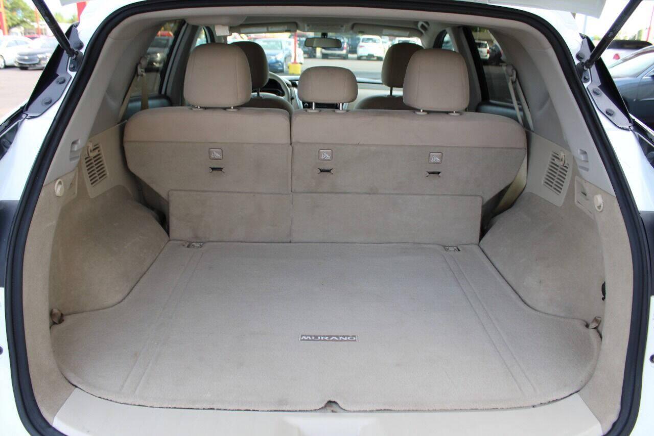 2015 White Nissan Murano Platinum FWD (5N1AZ2MG3FN) with an 3.5L V6 DOHC 24V engine, Continuously Variable Transmission transmission, located at 4301 NW 39th , Oklahoma City, OK, 73112, (405) 949-5600, 35.512135, -97.598671 - NO DRIVERS LICENCE NO-FULL COVERAGE INSURANCE-NO CREDIT CHECK. COME ON OVER TO SUPERSPORTS AND TAKE A LOOK AND TEST DRIVE PLEASE GIVE US A CALL AT (405) 949-5600. NO LICENSIA DE MANEJAR- NO SEGURO DE COBERTURA TOTAL- NO VERIFICACCION DE CREDITO. POR FAVOR VENGAN A SUPERSPORTS, ECHE UN V - Photo#12