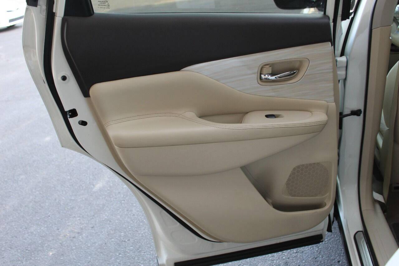 2015 White Nissan Murano Platinum FWD (5N1AZ2MG3FN) with an 3.5L V6 DOHC 24V engine, Continuously Variable Transmission transmission, located at 4301 NW 39th , Oklahoma City, OK, 73112, (405) 949-5600, 35.512135, -97.598671 - NO DRIVERS LICENCE NO-FULL COVERAGE INSURANCE-NO CREDIT CHECK. COME ON OVER TO SUPERSPORTS AND TAKE A LOOK AND TEST DRIVE PLEASE GIVE US A CALL AT (405) 949-5600. NO LICENSIA DE MANEJAR- NO SEGURO DE COBERTURA TOTAL- NO VERIFICACCION DE CREDITO. POR FAVOR VENGAN A SUPERSPORTS, ECHE UN V - Photo#14